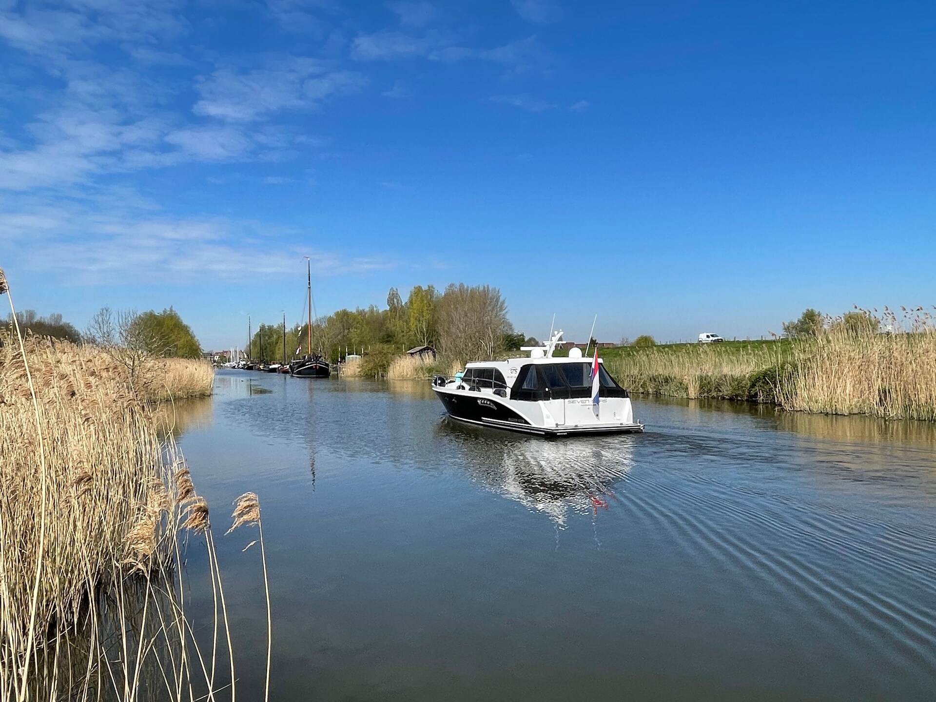 Villa Avondrood: watervilla met aanlegsteiger aan het Volkerak - foto 37