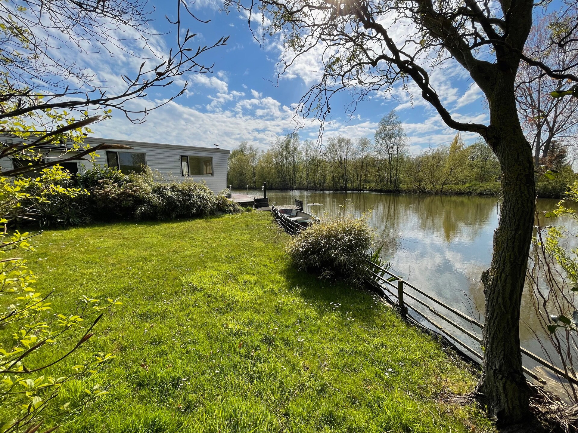 Villa Avondrood: watervilla met aanlegsteiger aan het Volkerak - foto 9