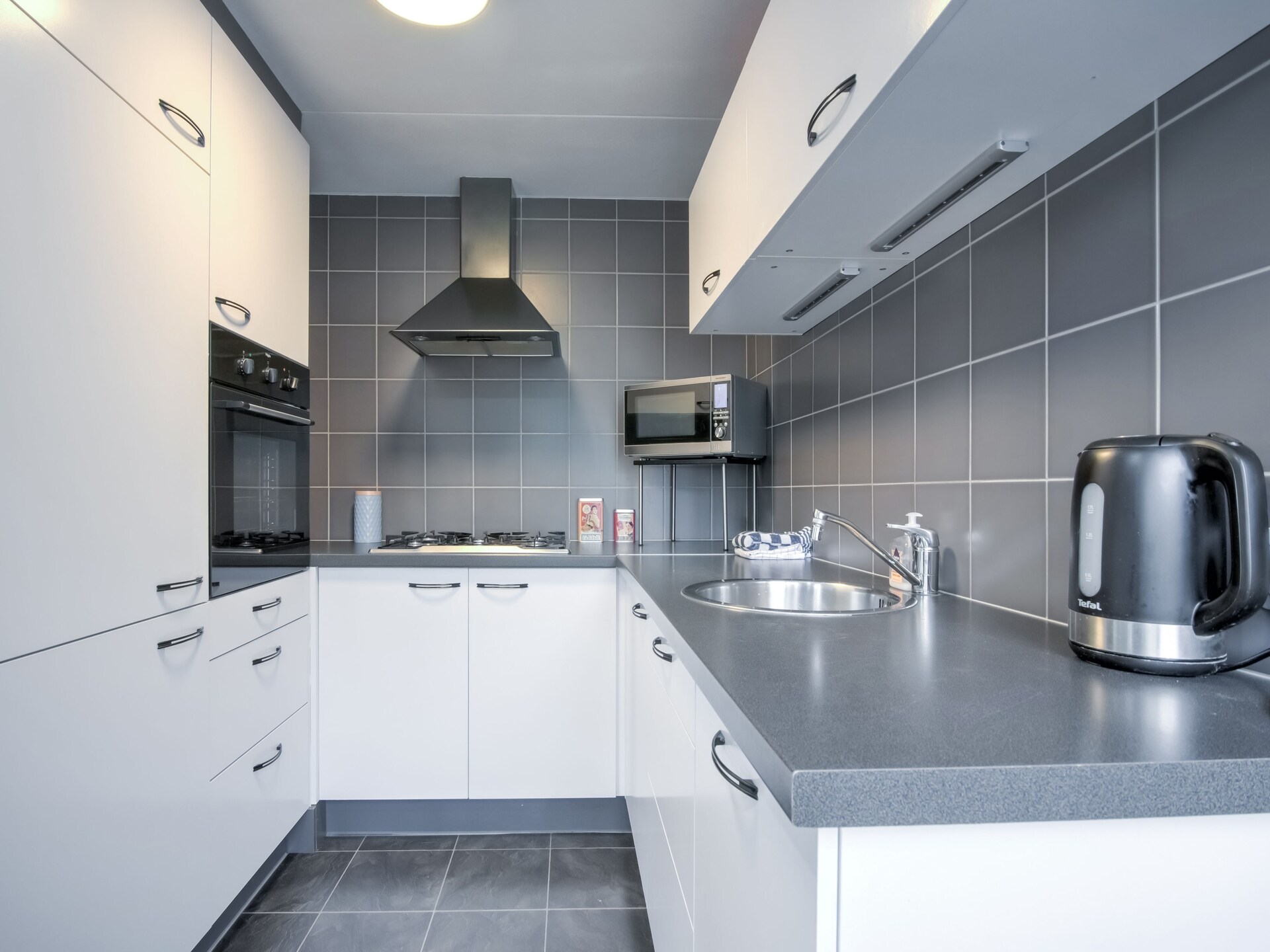 Villa Avondrood: watervilla met aanlegsteiger aan het Volkerak - foto 14