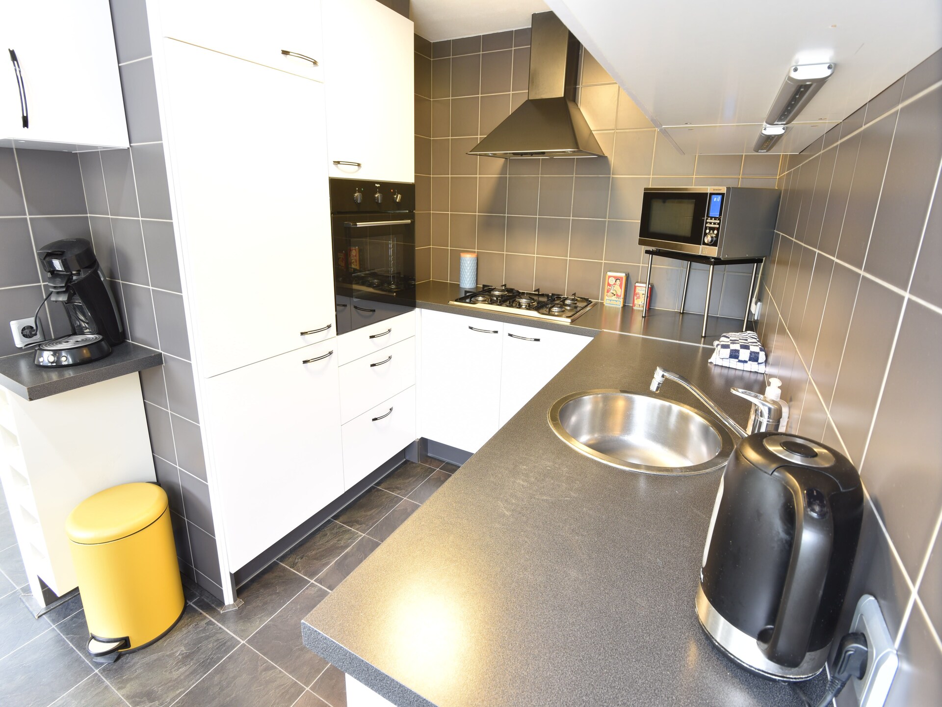 Villa Avondrood: watervilla met aanlegsteiger aan het Volkerak - foto 15