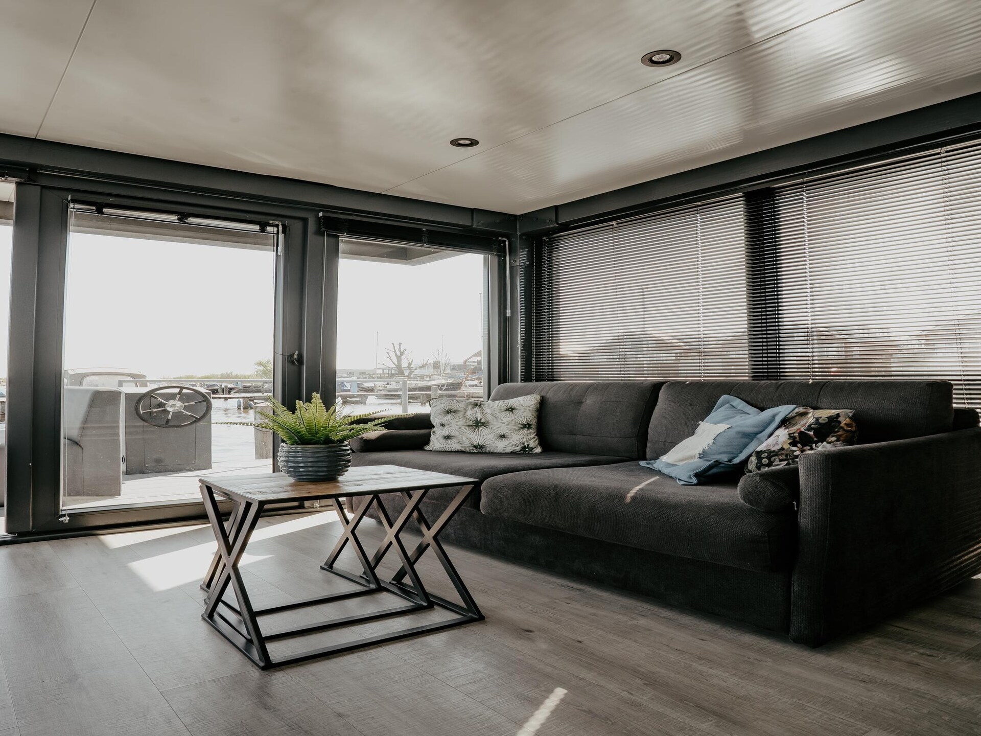 Luxe havenlodge aan het Uitgeestermeer met airco en privéterras - foto 2