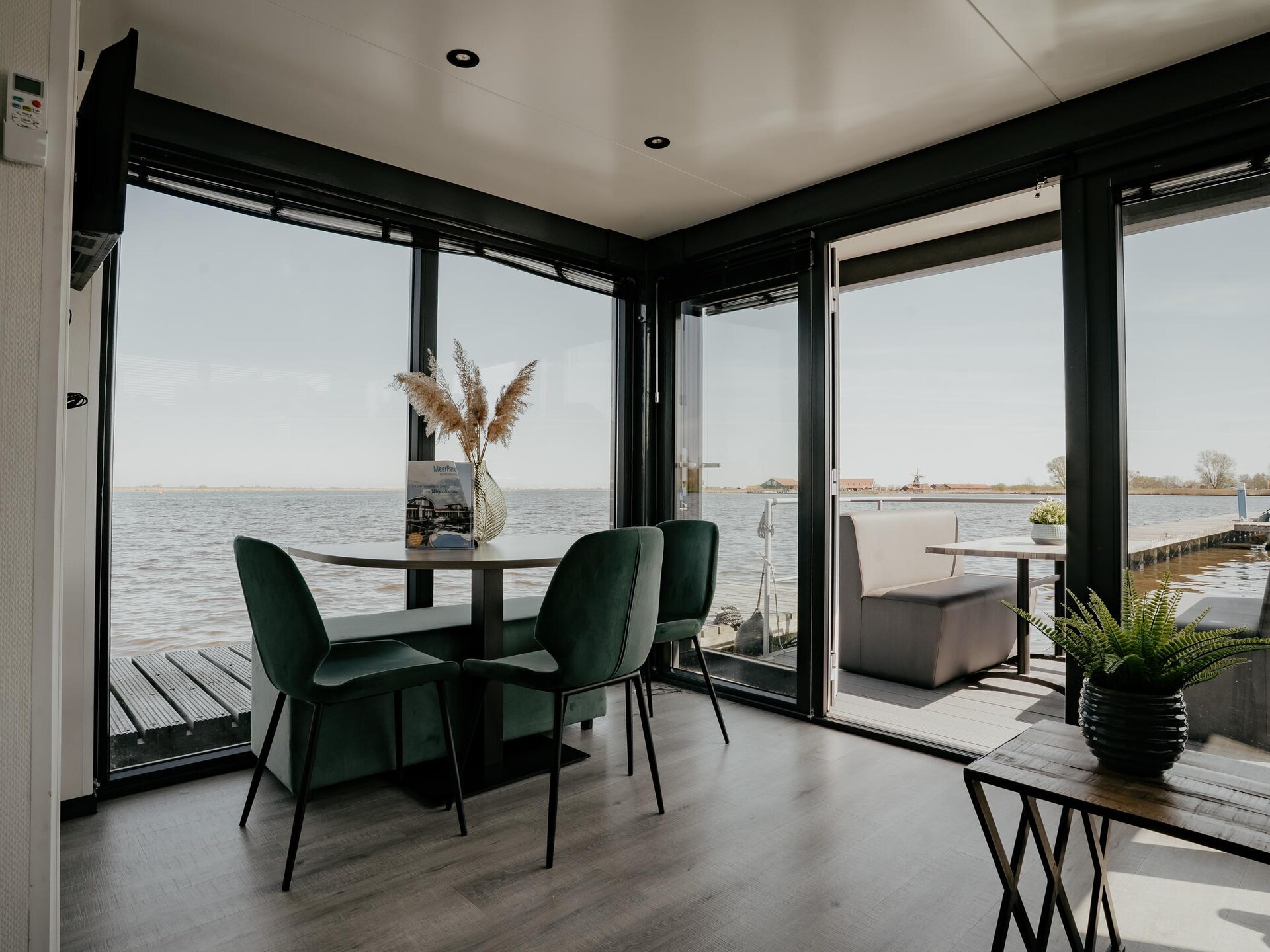 Luxe havenlodge aan het Uitgeestermeer met airco en privéterras - foto 3