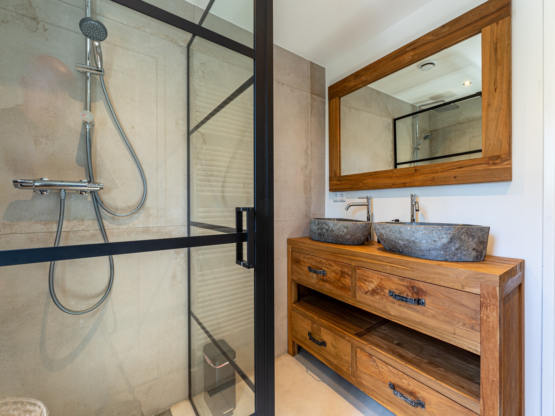 Chalet Kieftveen: Luxe boswoning met hot tub en sauna op de Veluwe - foto 22
