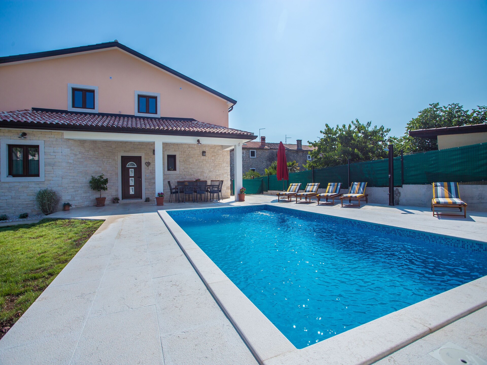 Villa Sarah in Brtonigla: Ruim vakantiehuis met privézwembad voor 7 personen - foto 9