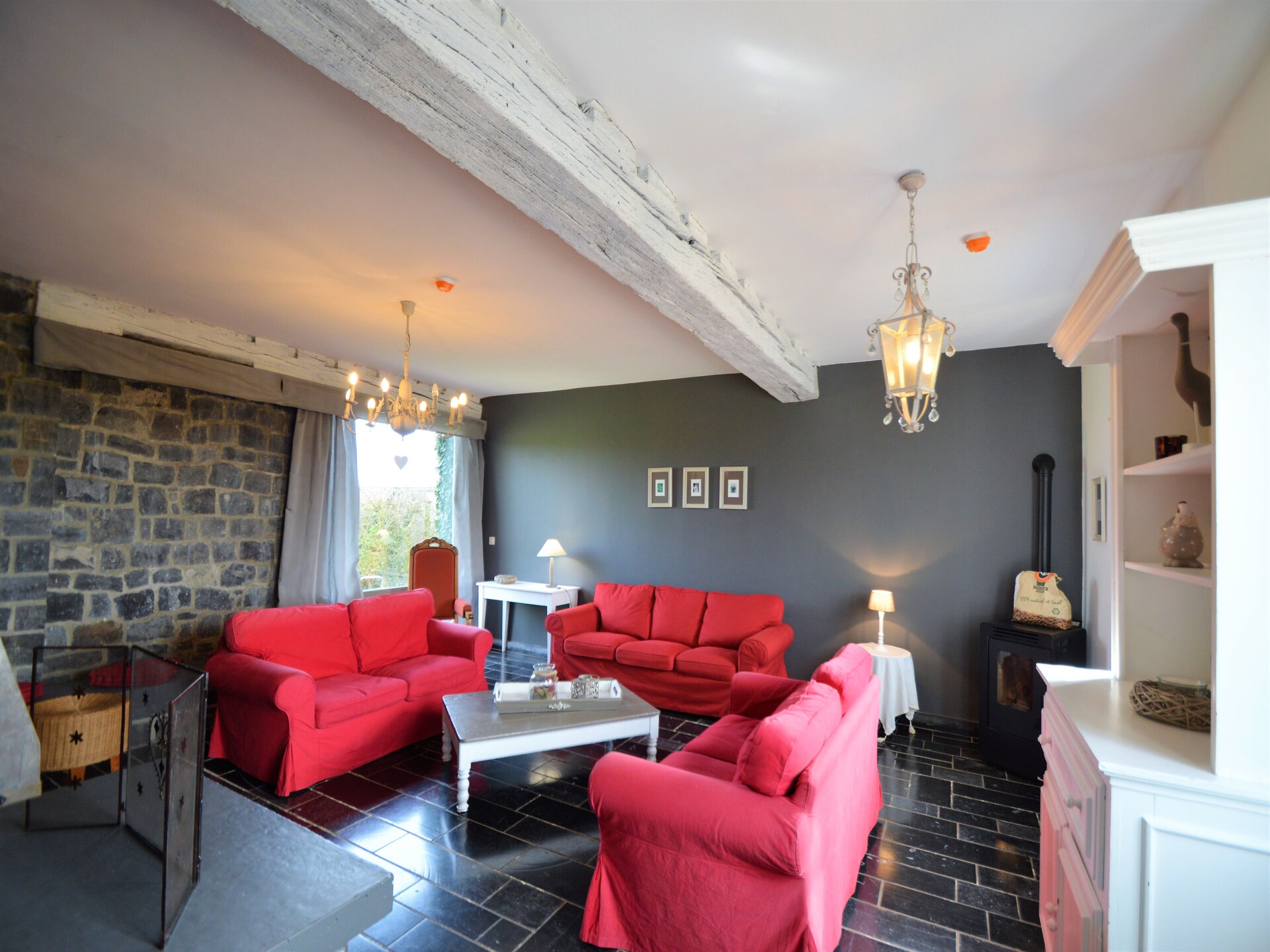 9-persoons bungalow met open haard en tuin in Gerin - foto 1