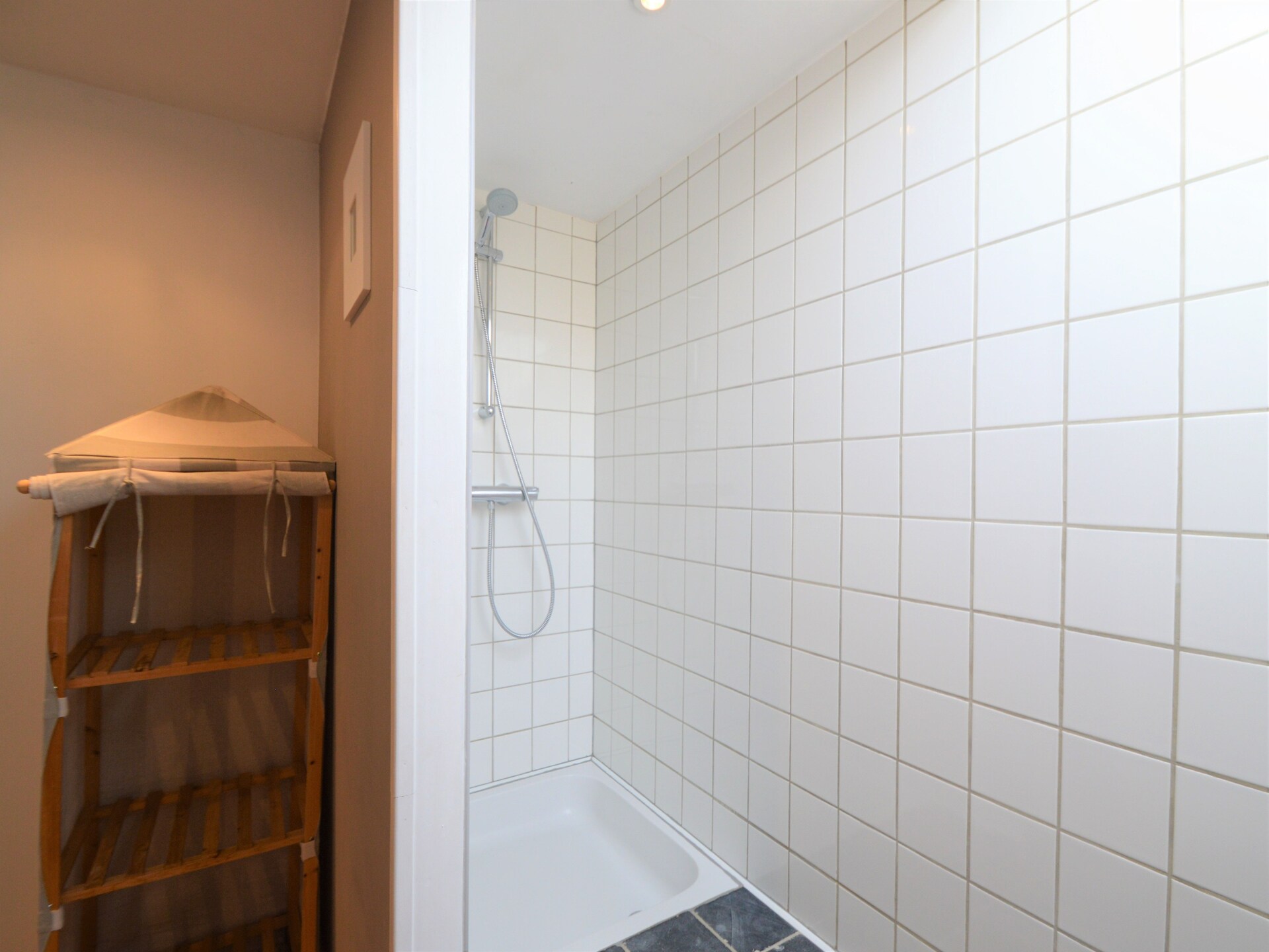 9-persoons bungalow met open haard en tuin in Gerin - foto 27
