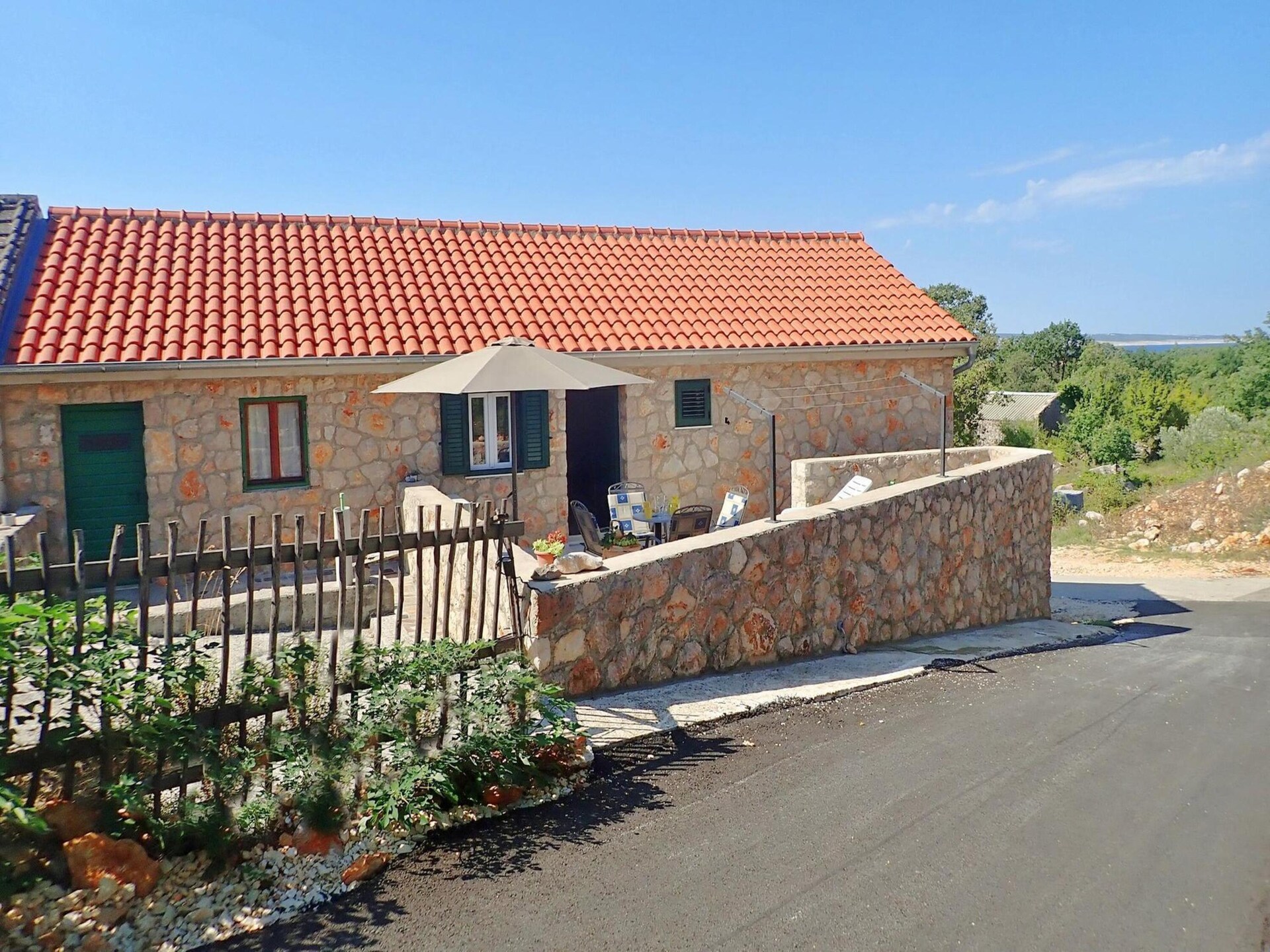 Knus stenen huis bij Nationaal Park Paklenica, 800m van zee - foto 1