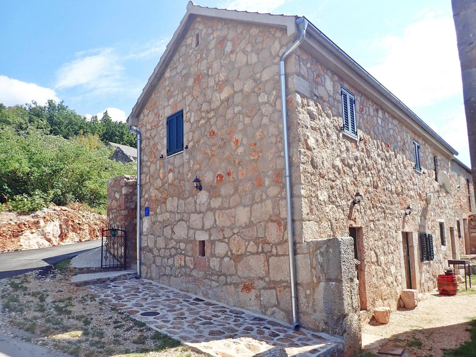 Knus stenen huis bij Nationaal Park Paklenica, 800m van zee - foto 6