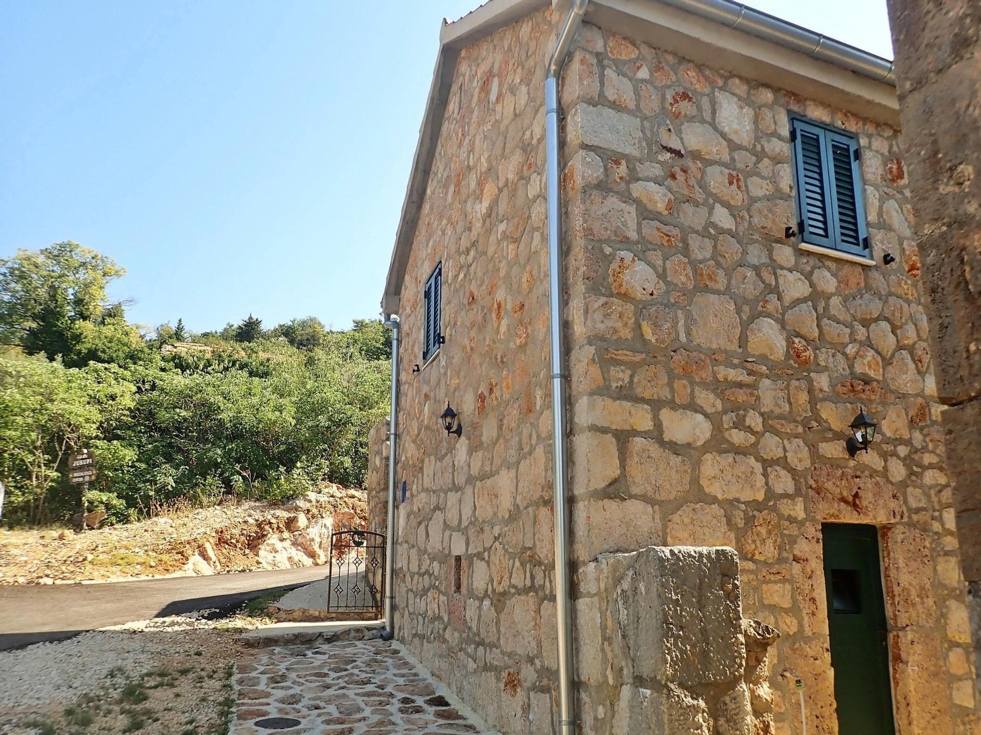 Knus stenen huis bij Nationaal Park Paklenica, 800m van zee - foto 9