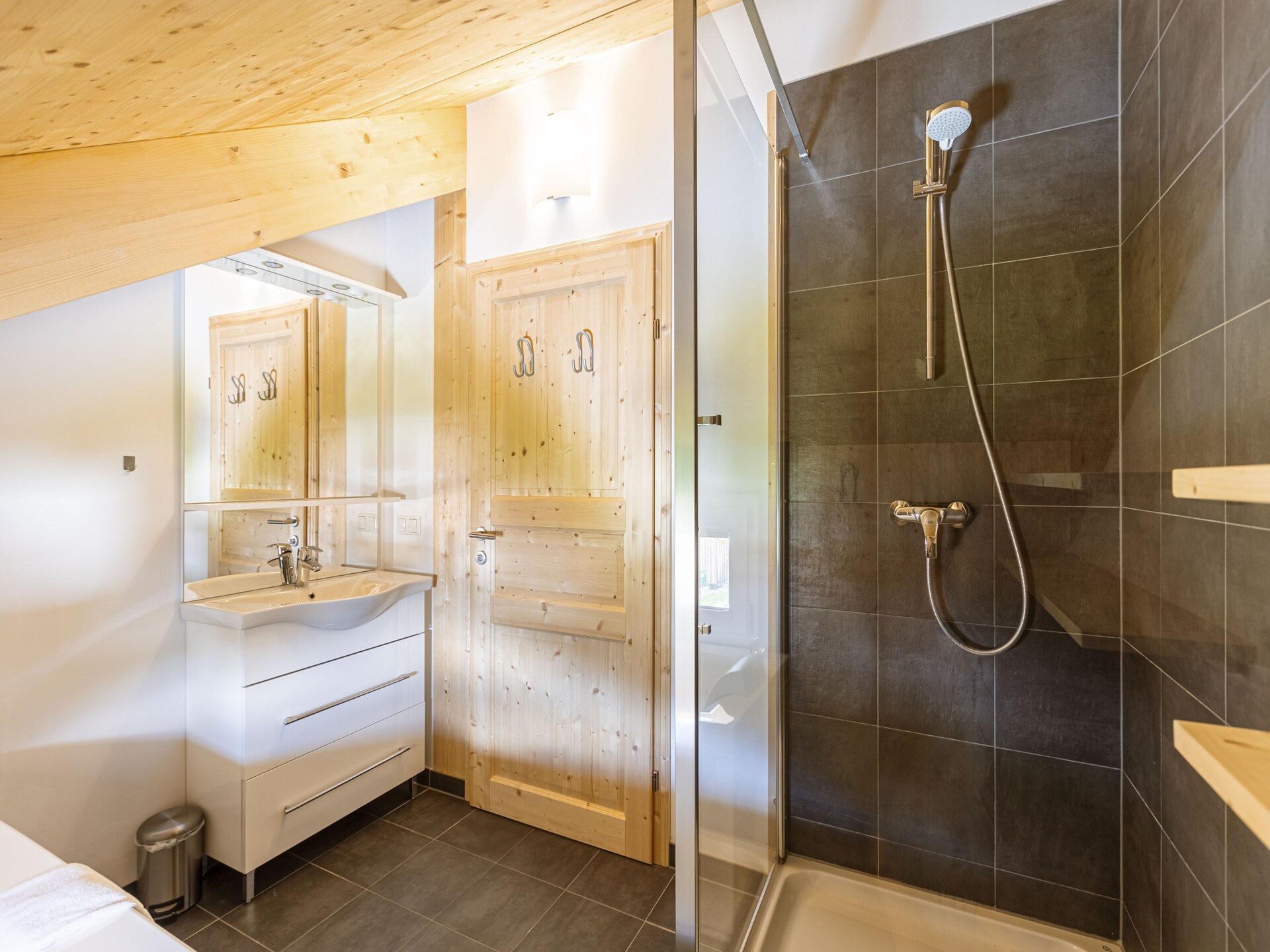 Aan de piste: Luxe chalet voor 8 personen in Sankt Georgen am Kresichberg · 4 slk - foto 12