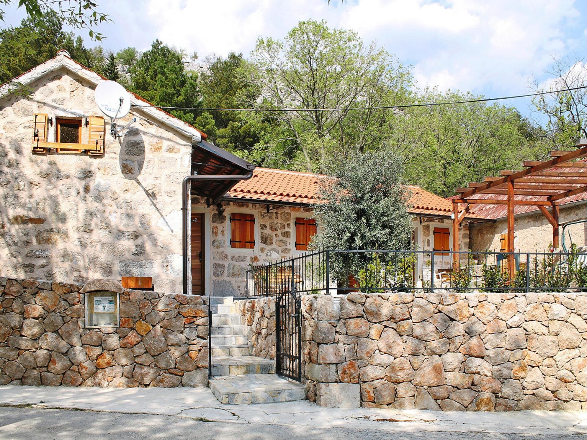 Vakantiehuis met privézwembad in Starigrad Paklenica voor 12 personen - foto 1