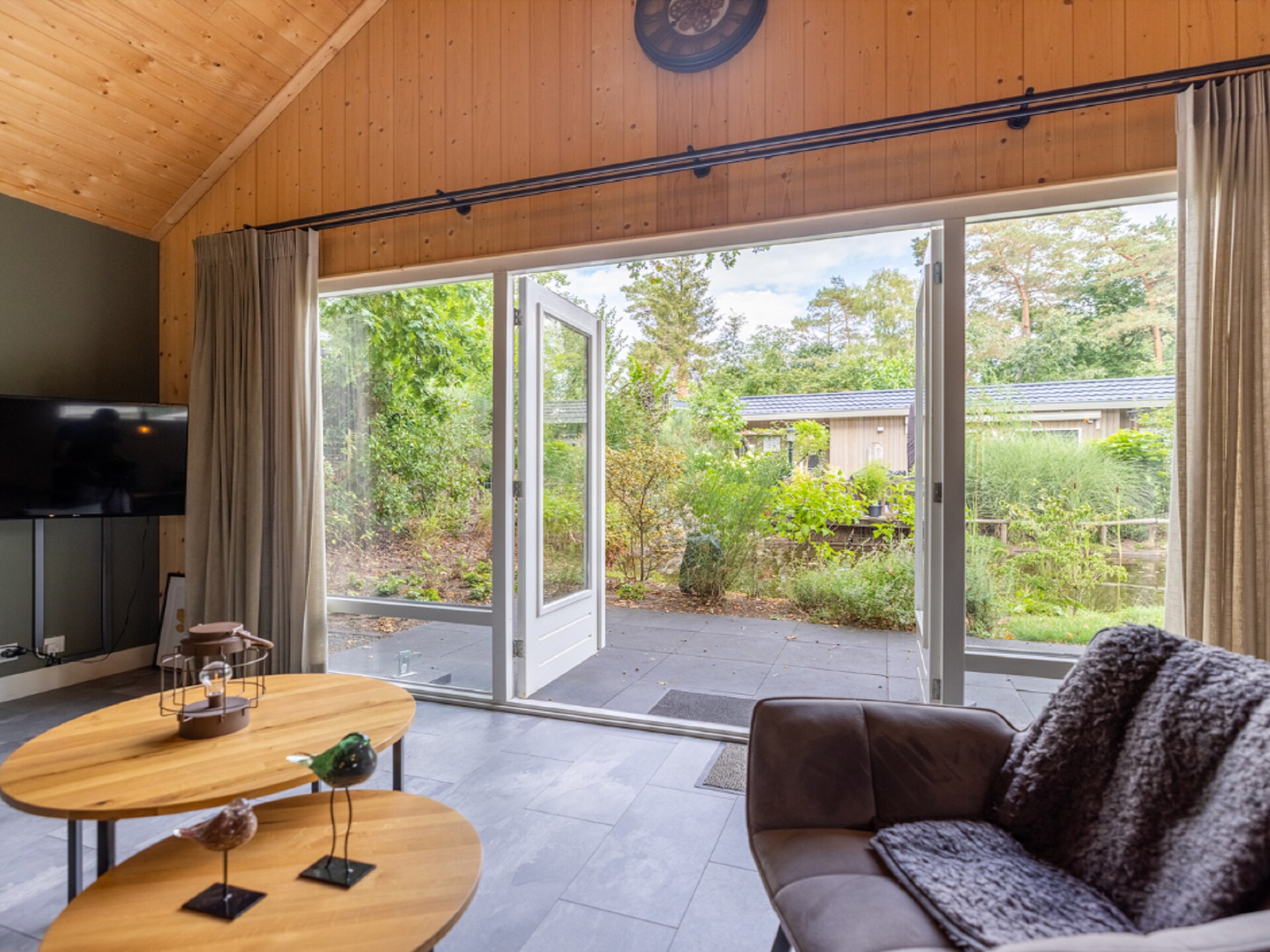 Boslodge met vide aan rustig water | Hoenderloo | Huisdieren welkom - foto 21