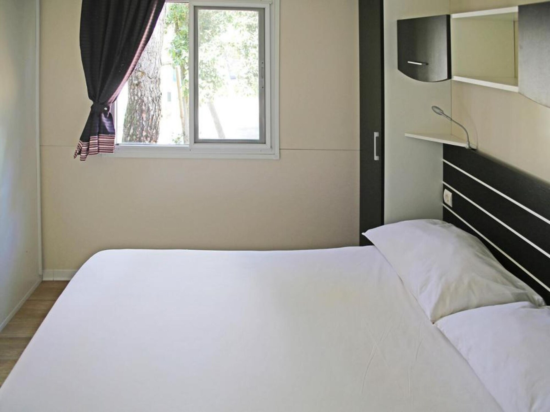 Stacaravan Dalmatia Plus nabij zandstrand Soline in Biograd - foto 10