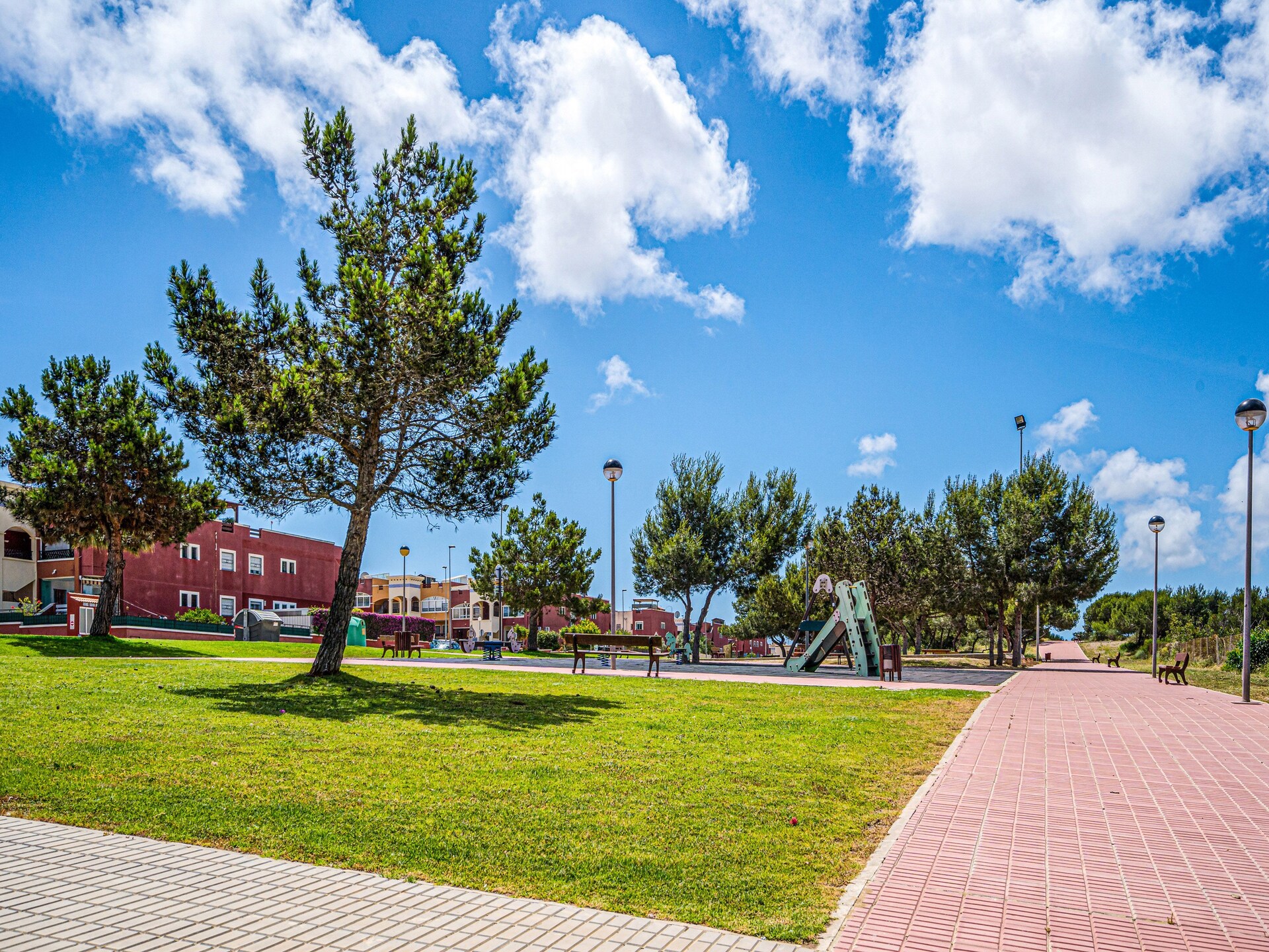 Zonovergoten vrijstaande villa met tuin nabij stranden Orihuela Costa - foto 34