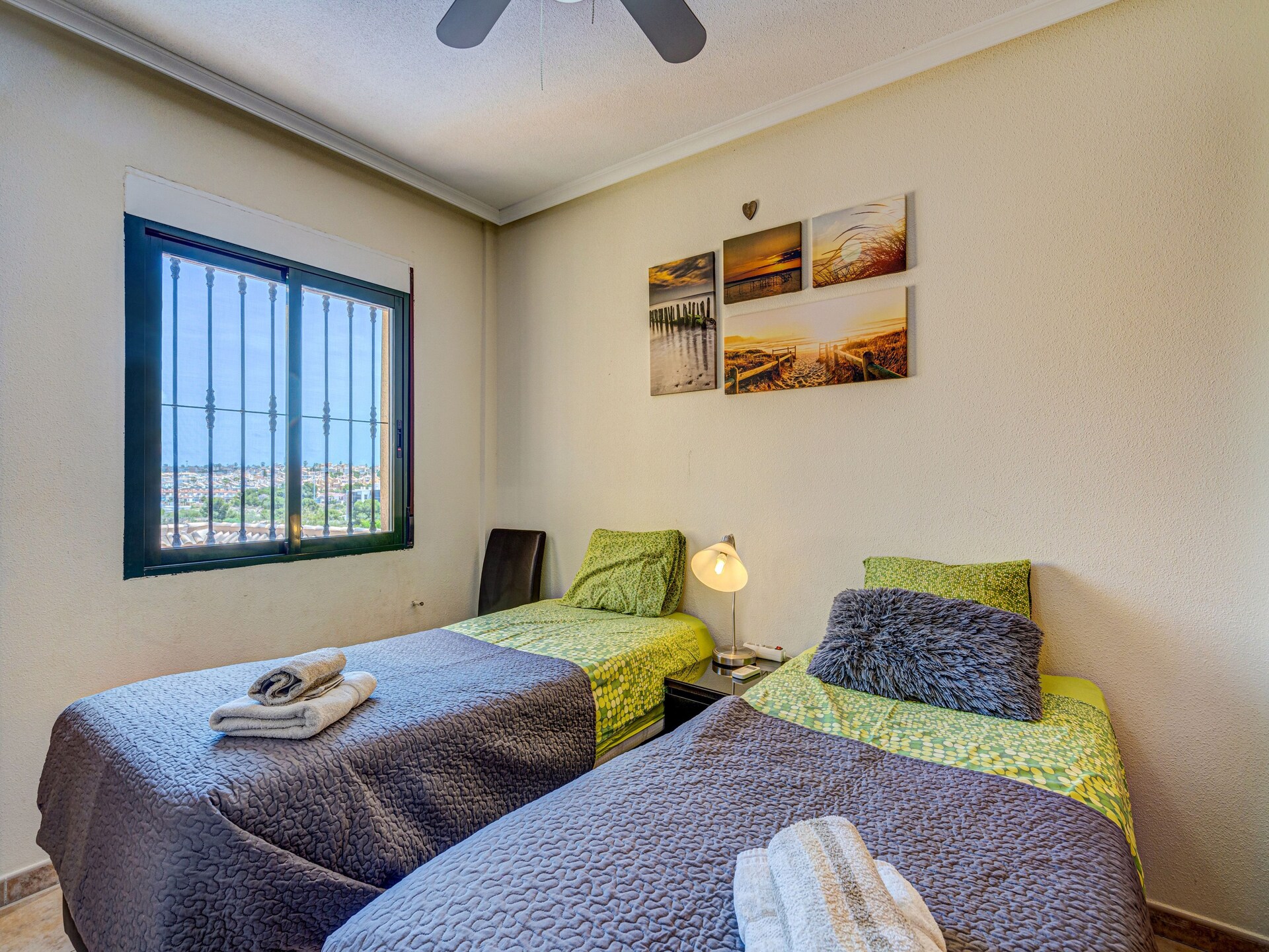Zonovergoten vrijstaande villa met tuin nabij stranden Orihuela Costa - foto 20