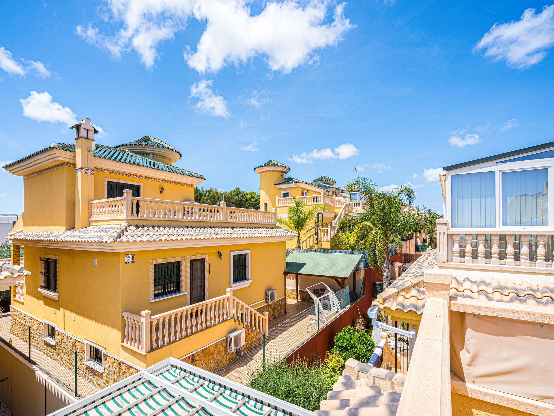 Zonovergoten vrijstaande villa met tuin nabij stranden Orihuela Costa - foto 6