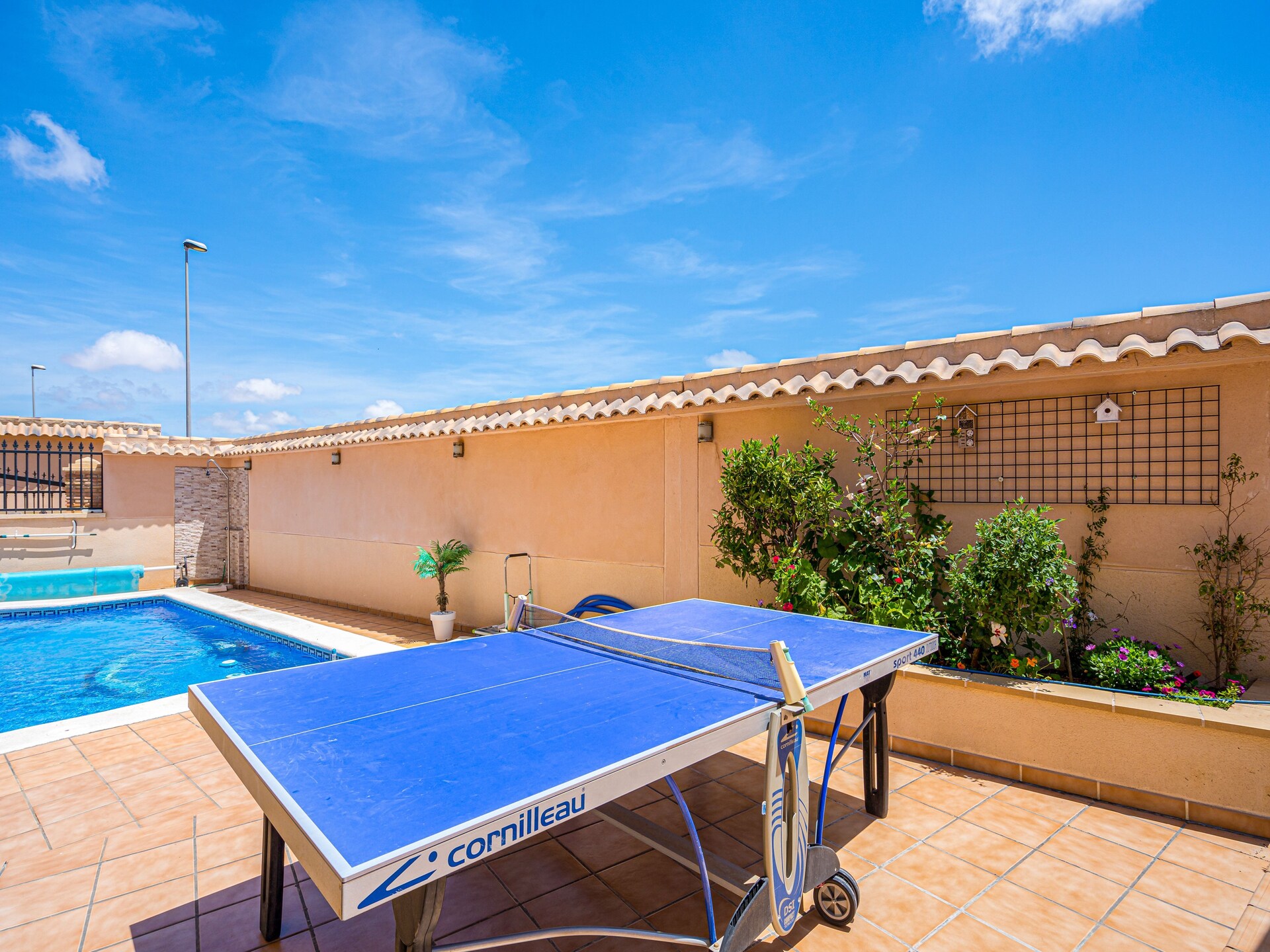 Zonovergoten vrijstaande villa met tuin nabij stranden Orihuela Costa - foto 39
