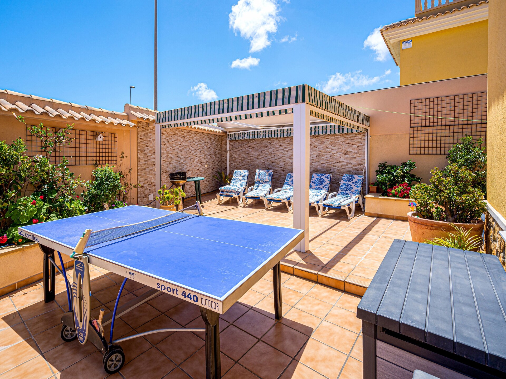 Zonovergoten vrijstaande villa met tuin nabij stranden Orihuela Costa - foto 10