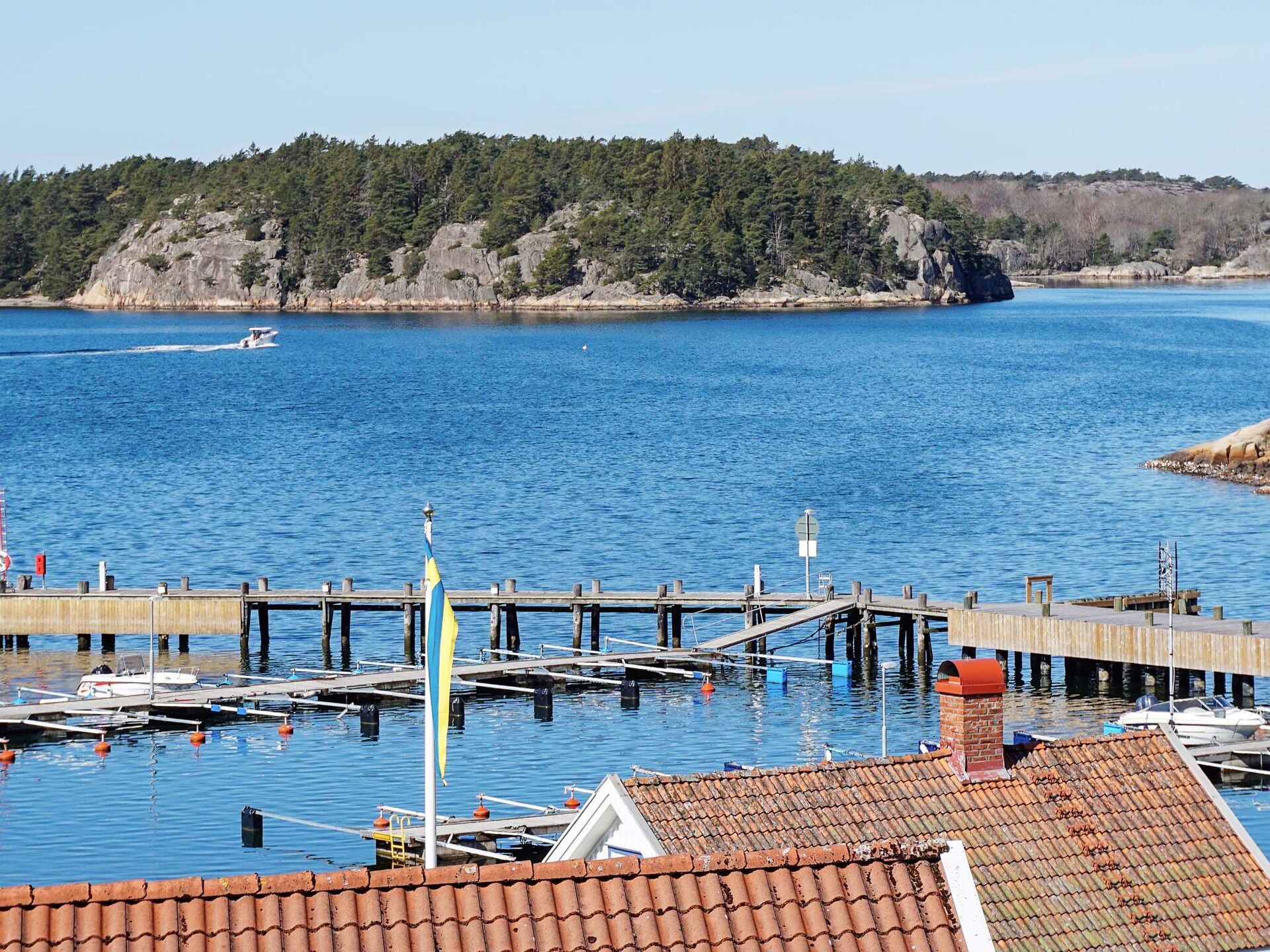 Ruim vakantiehuis met zeezicht op 150 meter van de kust in Sannäs - foto 14