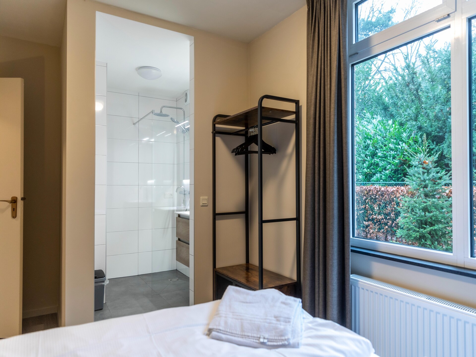 Charmante bosbungalow in Mook met tuin, huisdieren welkom - foto 13