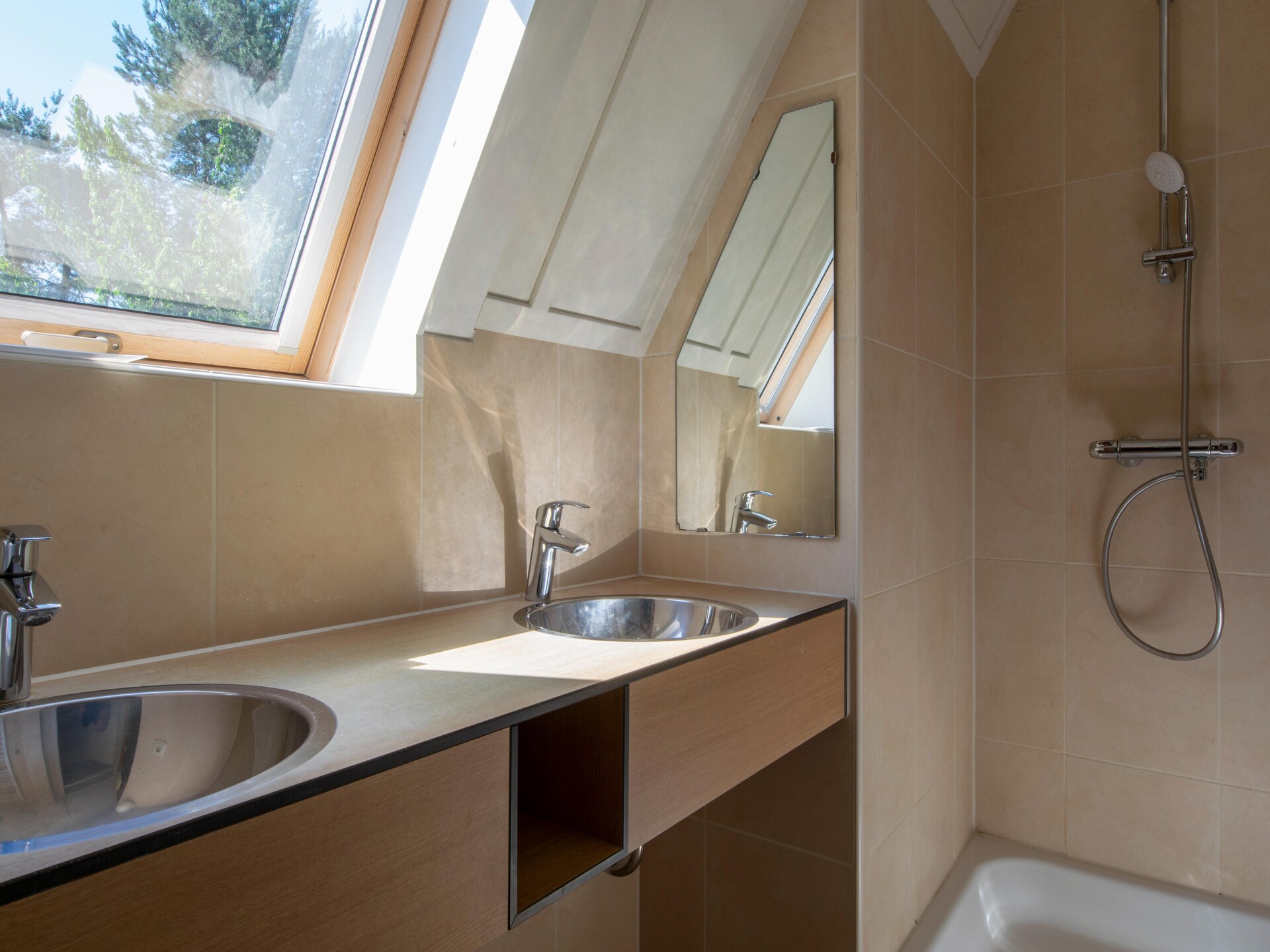 Villa De Katjeskelder 18: Luxe groepsaccommodatie met sauna in Oosterhout - foto 11