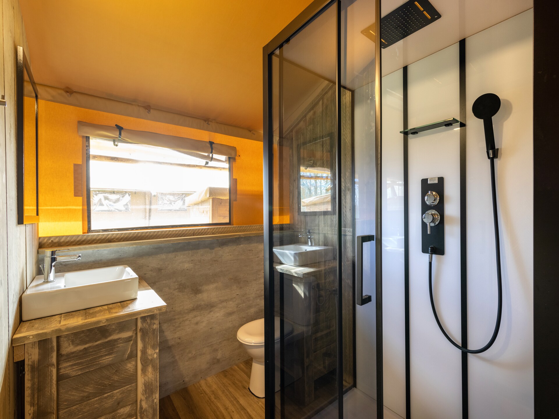 Glamping tentlodge met zwembad op bosrijk Hunzepark in Drenthe - foto 6