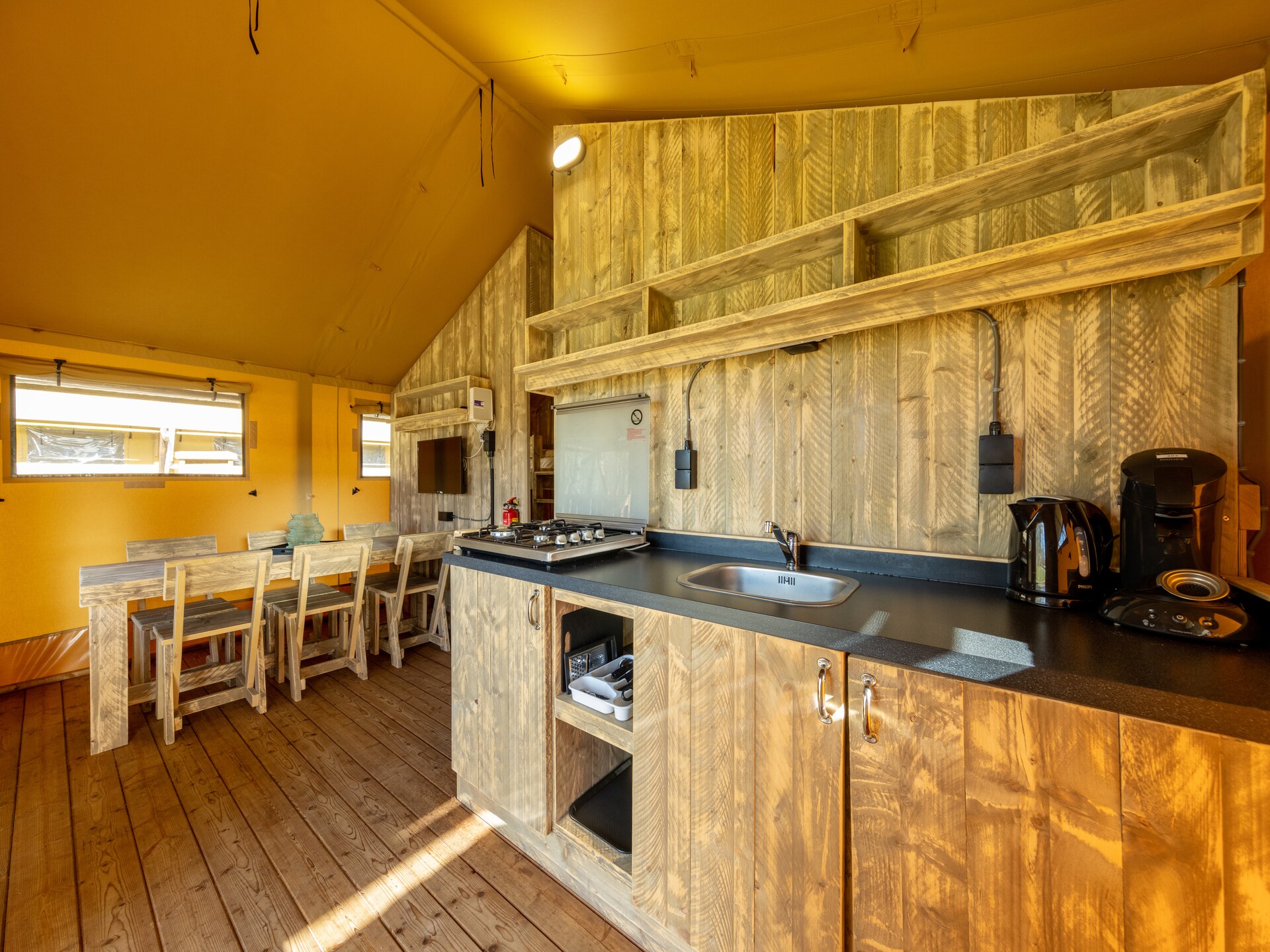 Glamping tentlodge met zwembad op bosrijk Hunzepark in Drenthe - foto 4