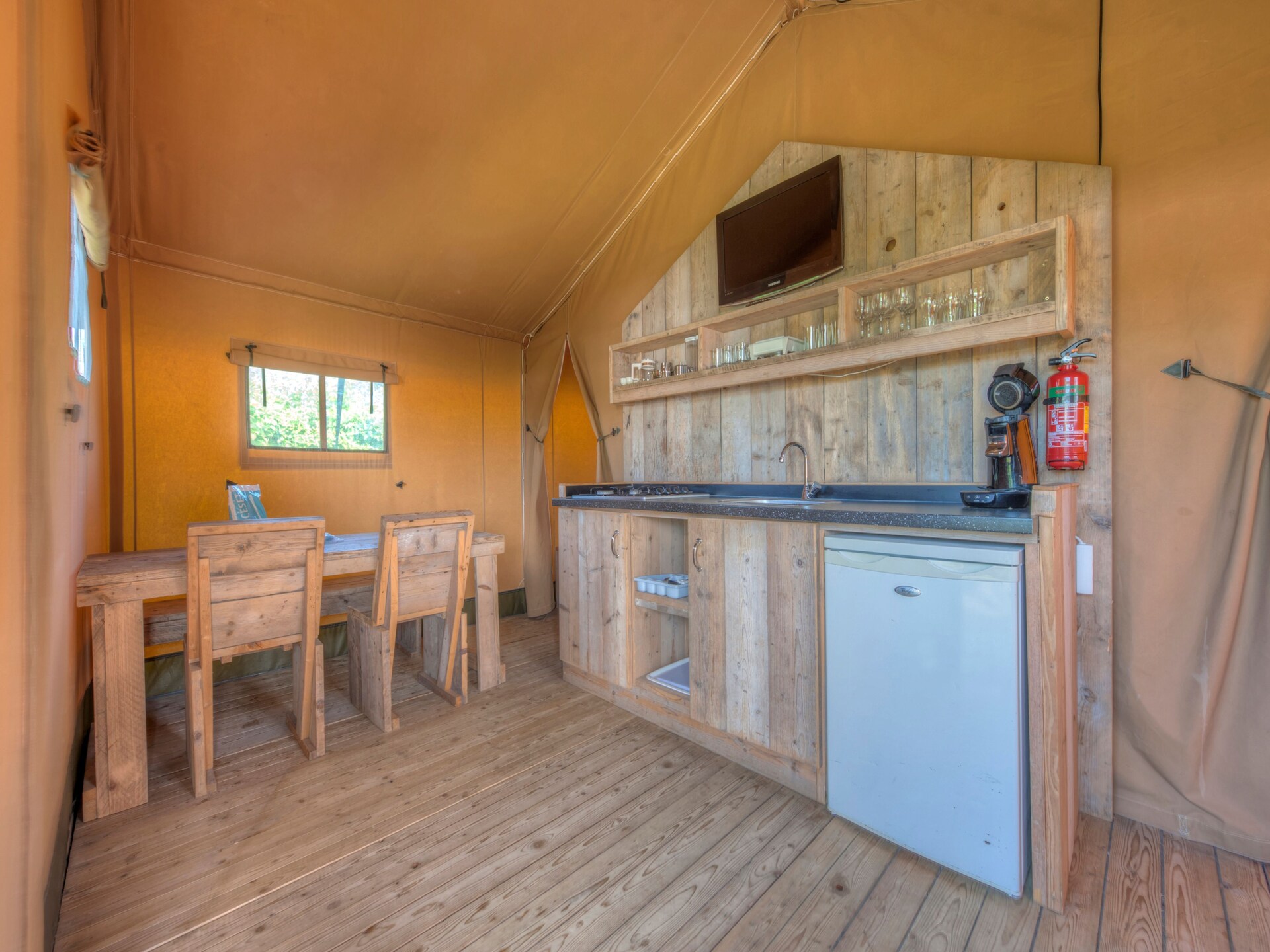 Safaritent in bosrijk Borger met veranda en gedeelde sanitaire voorzieningen - foto 2