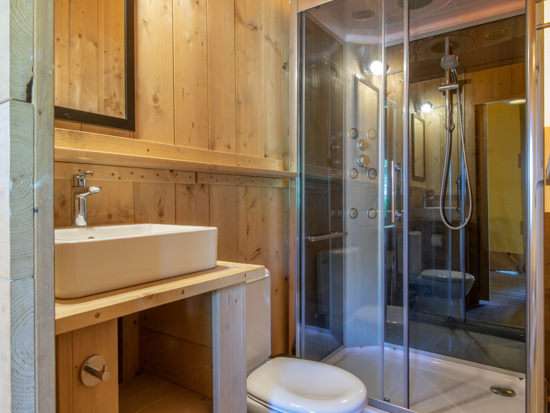 Glamping safaritent op Vakantiepark Klein Vink in de bossen van Arcen - foto 13