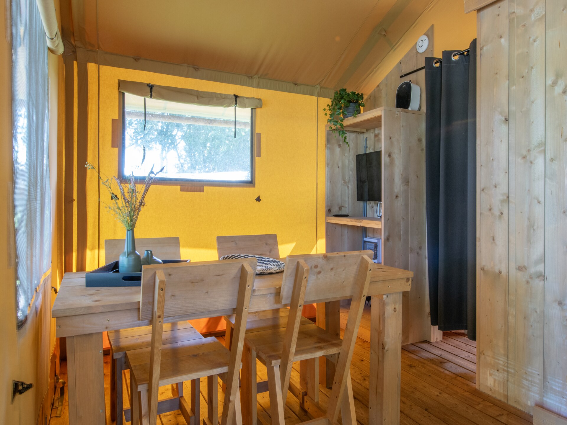 Glamping safaritent op Vakantiepark Klein Vink in de bossen van Arcen - foto 10