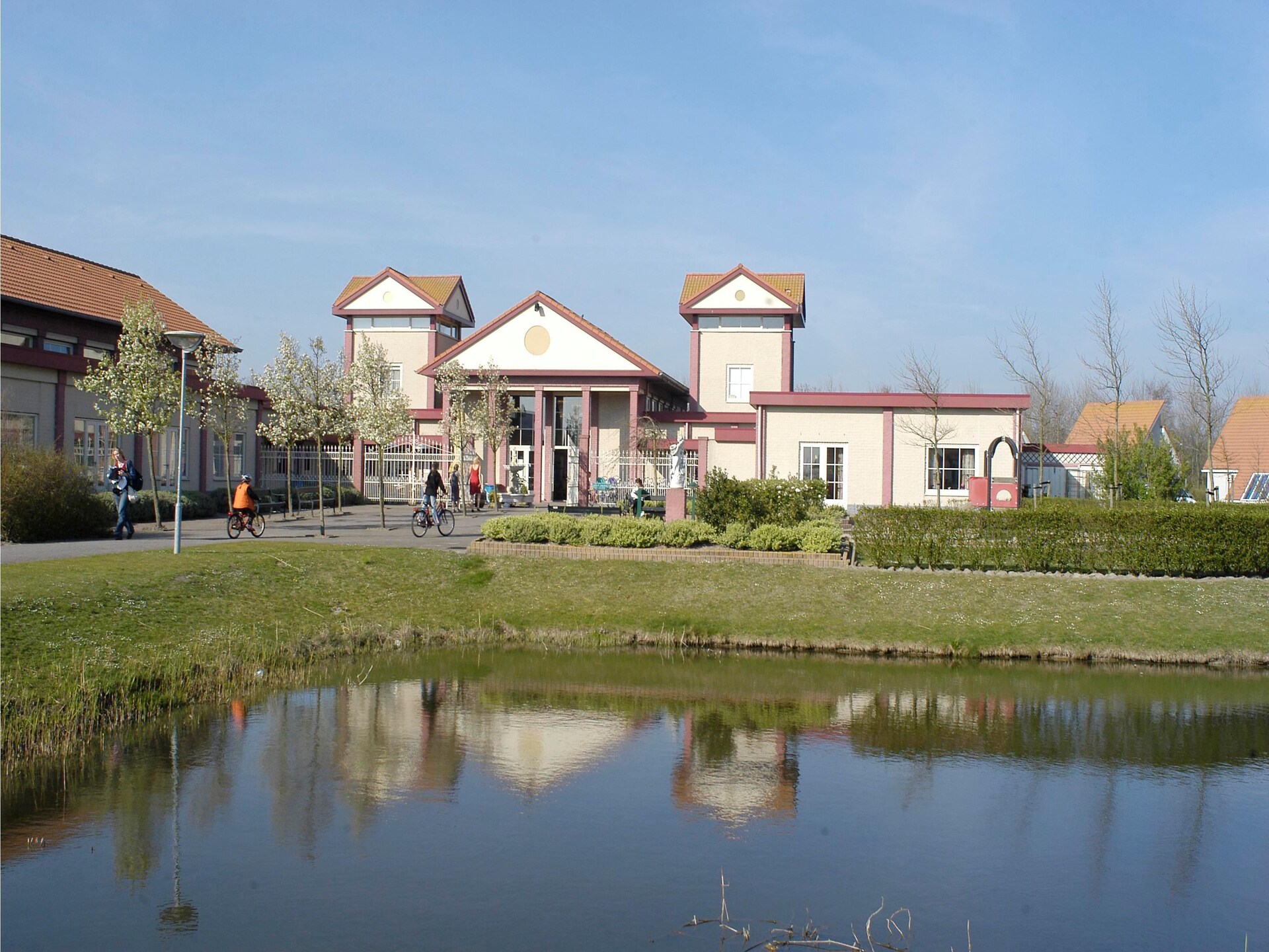 Gerestylede vrijstaande villa op kindvriendelijk vakantiepark, 1 km van strand - foto 2