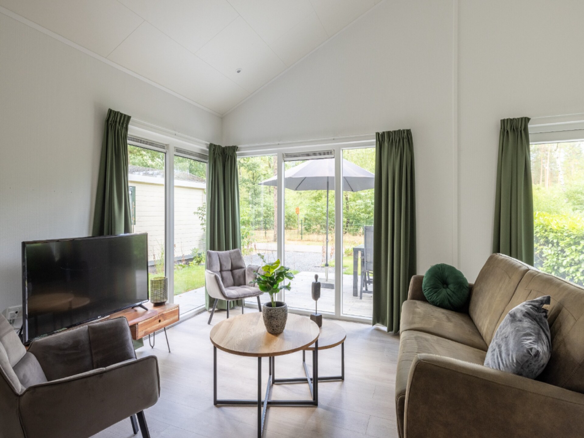 Vrijstaand boshuis op de Veluwe met terras en zwembadtoegang - foto 7