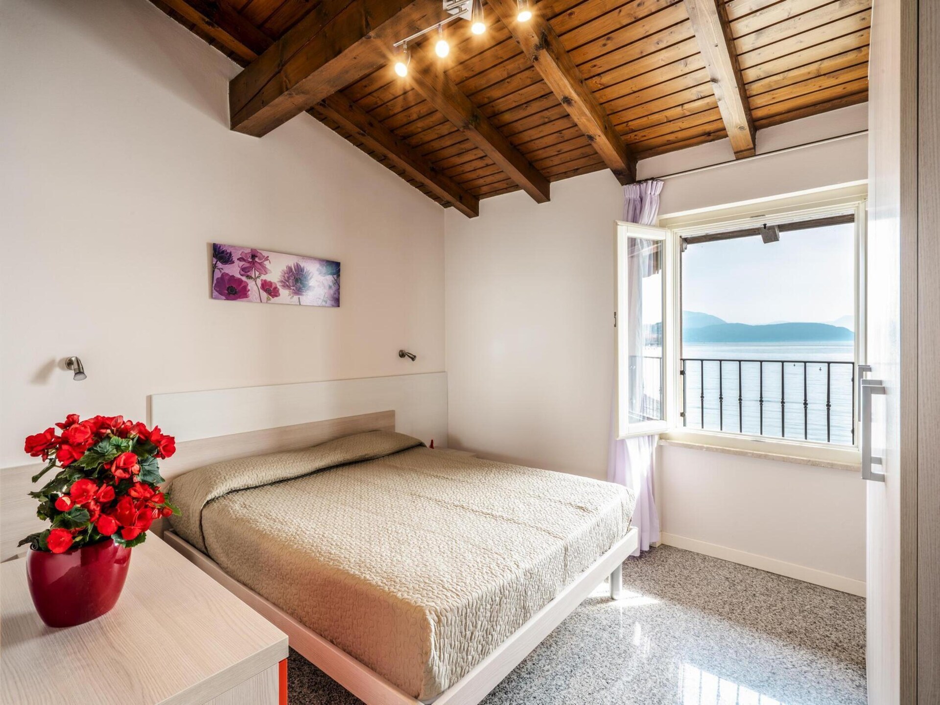 Luxe appartement voor 6 aan het Gardameer met zwembad en privéstrand - foto 11