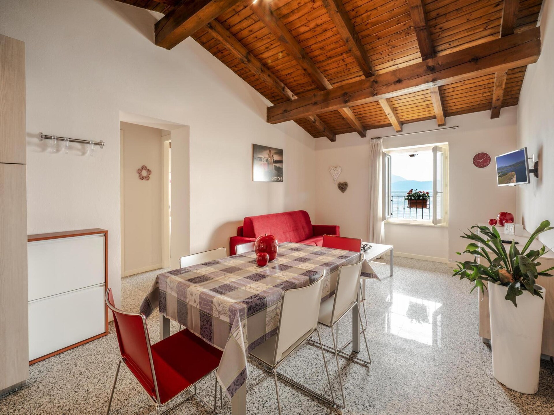 Luxe appartement voor 6 aan het Gardameer met zwembad en privéstrand - foto 9