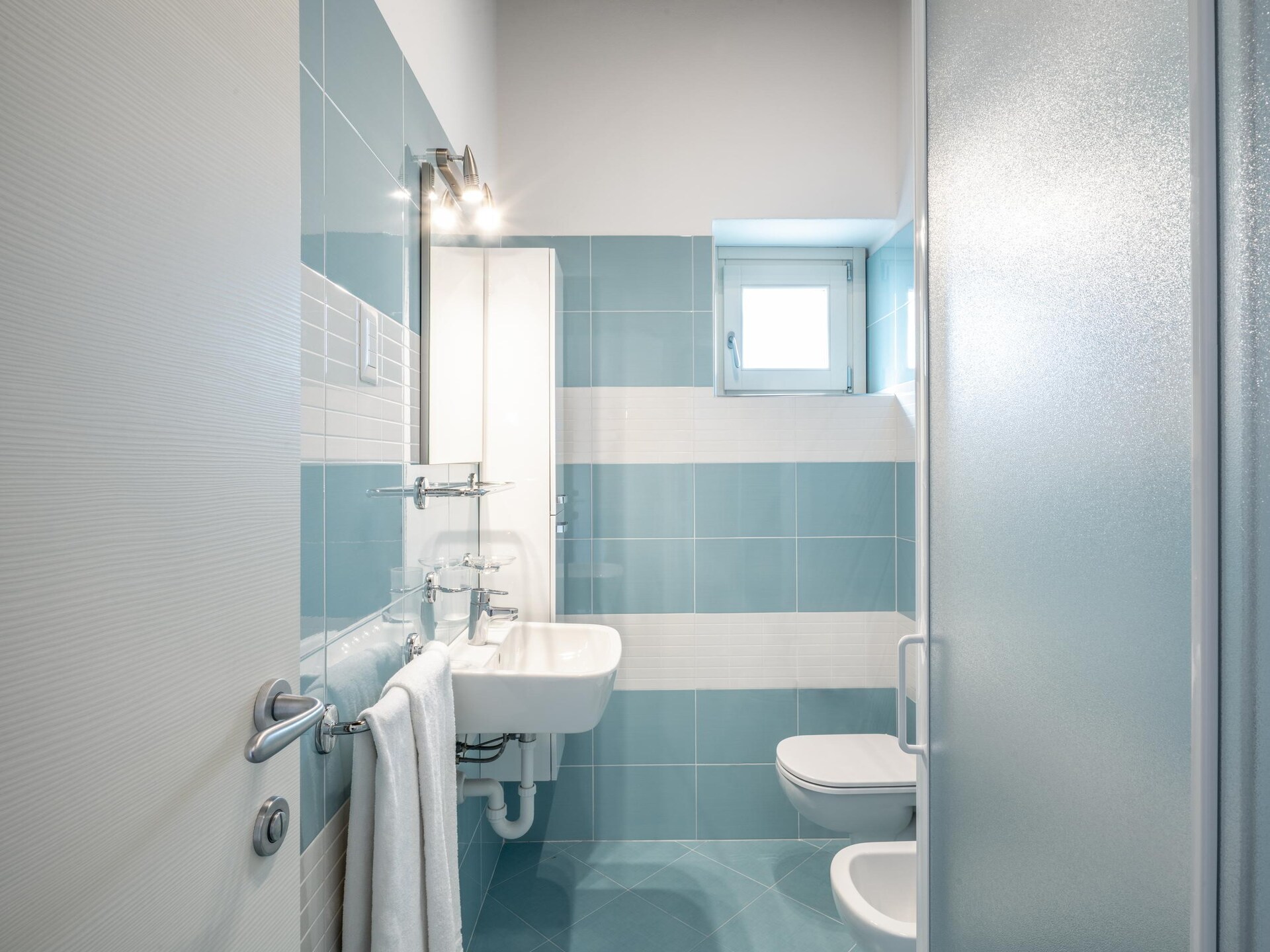 Luxe appartement voor 6 aan het Gardameer met zwembad en privéstrand - foto 17