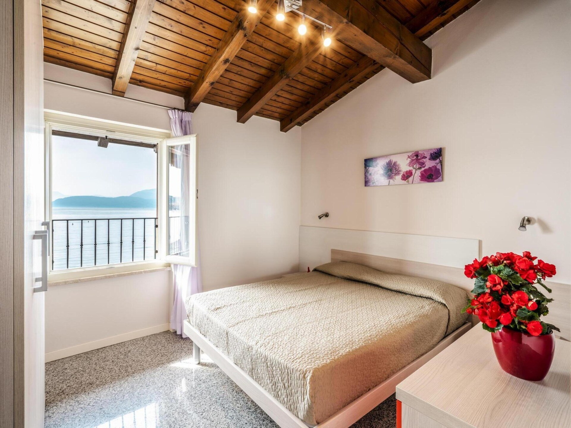 Luxe appartement voor 6 aan het Gardameer met zwembad en privéstrand - foto 14