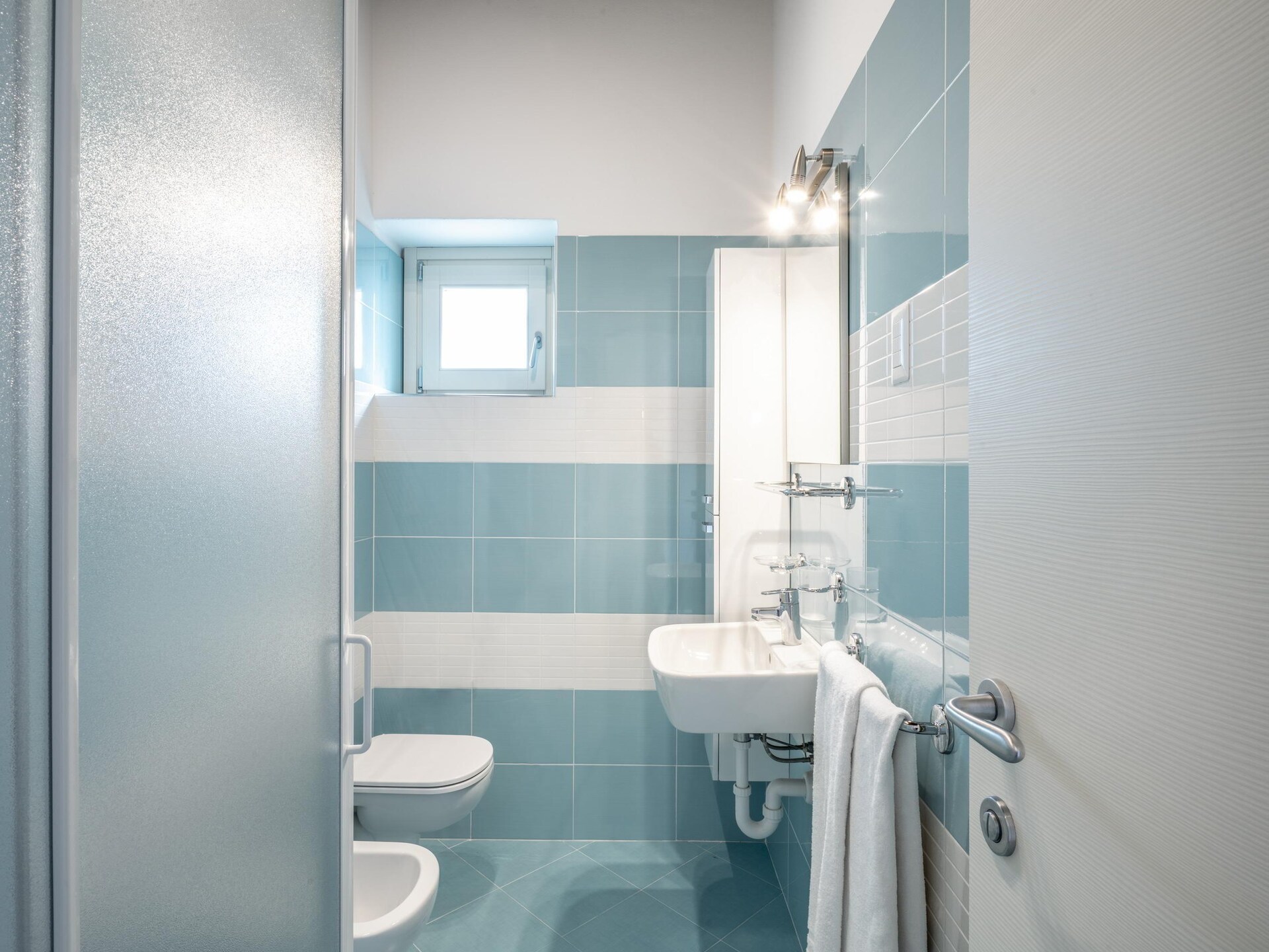 Luxe appartement voor 6 aan het Gardameer met zwembad en privéstrand - foto 18