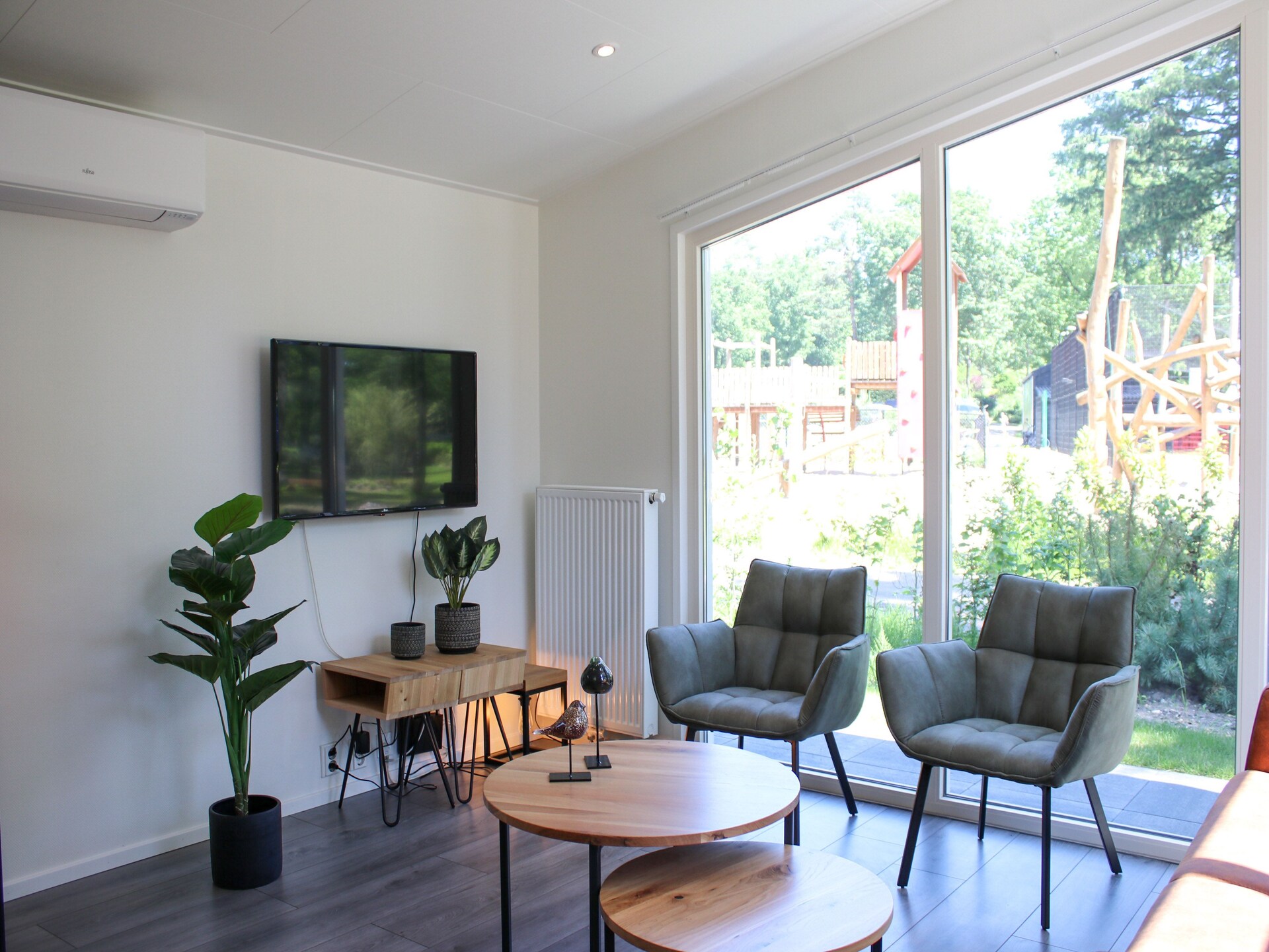Gezinsvriendelijk chalet met uitzicht op speeltuin in Hoenderloo - foto 4
