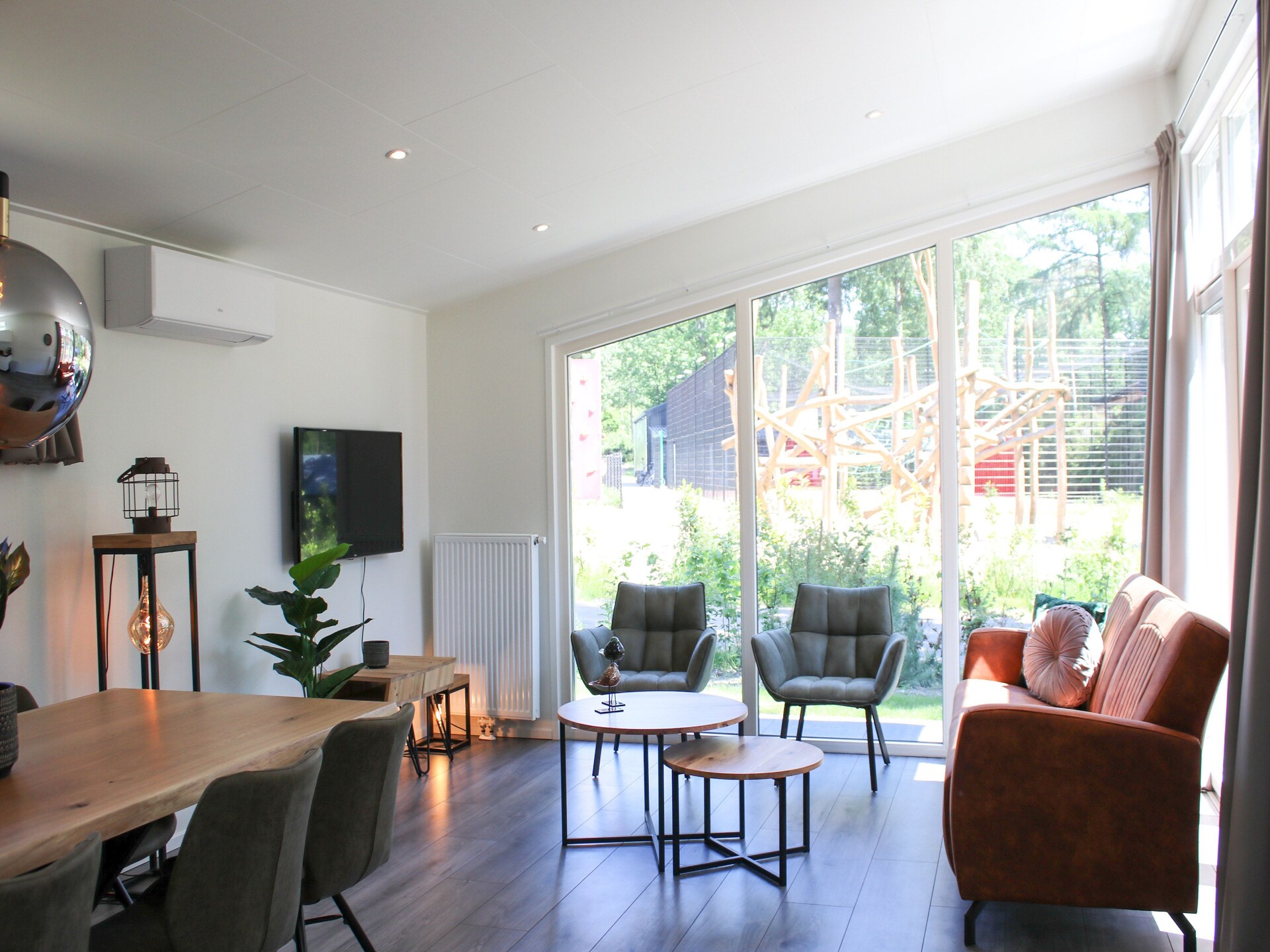 Gezinsvriendelijk chalet met uitzicht op speeltuin in Hoenderloo - foto 7