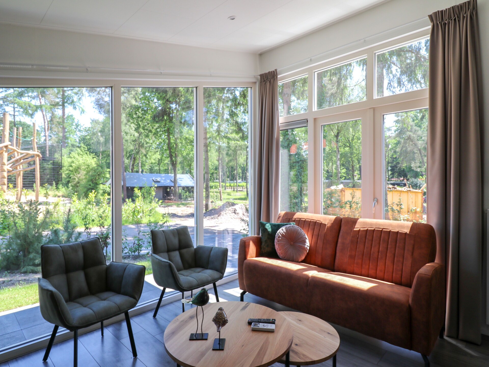 Gezinsvriendelijk chalet met uitzicht op speeltuin in Hoenderloo - foto 3