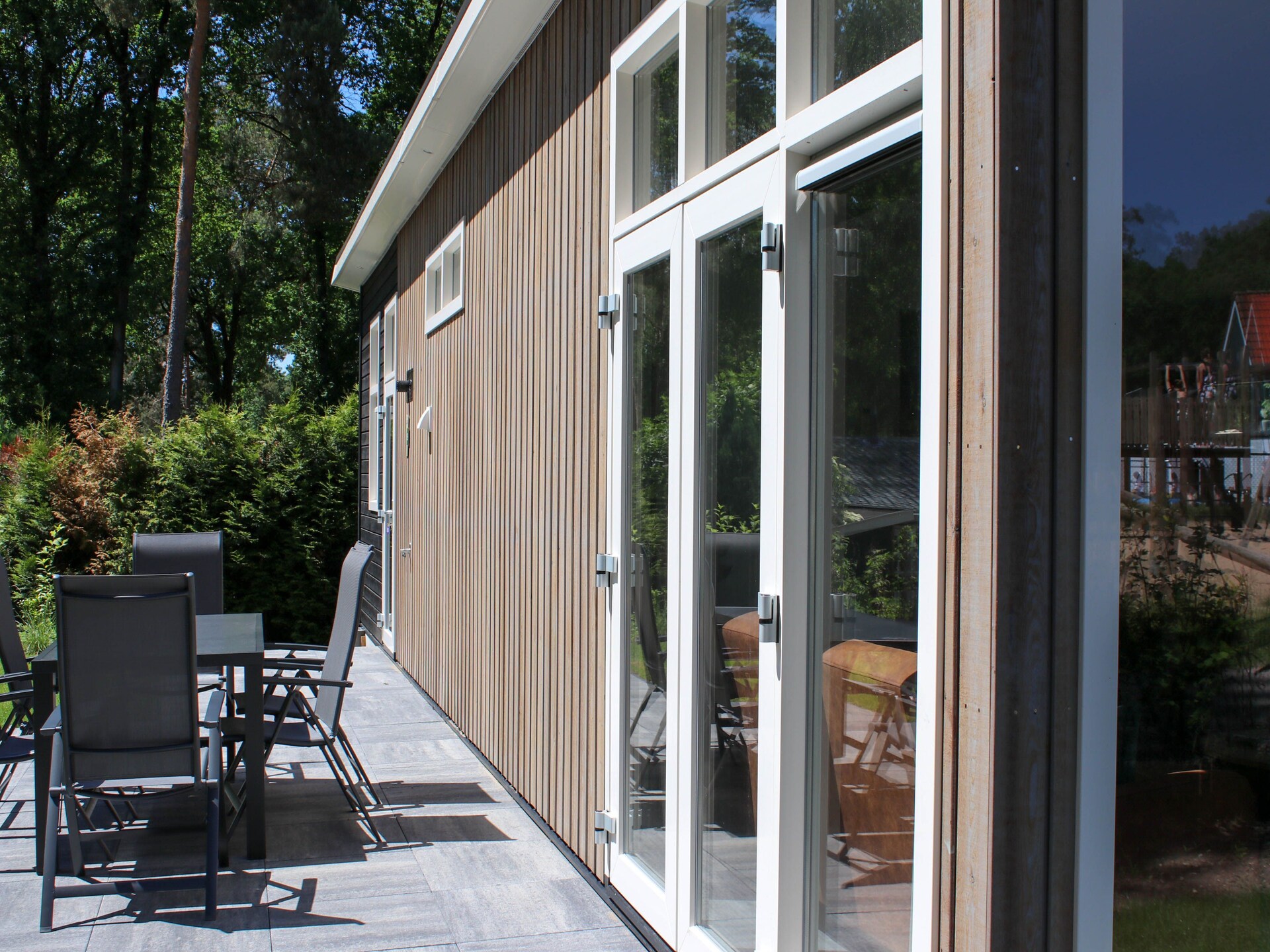 Gezinsvriendelijk chalet met uitzicht op speeltuin in Hoenderloo - foto 10