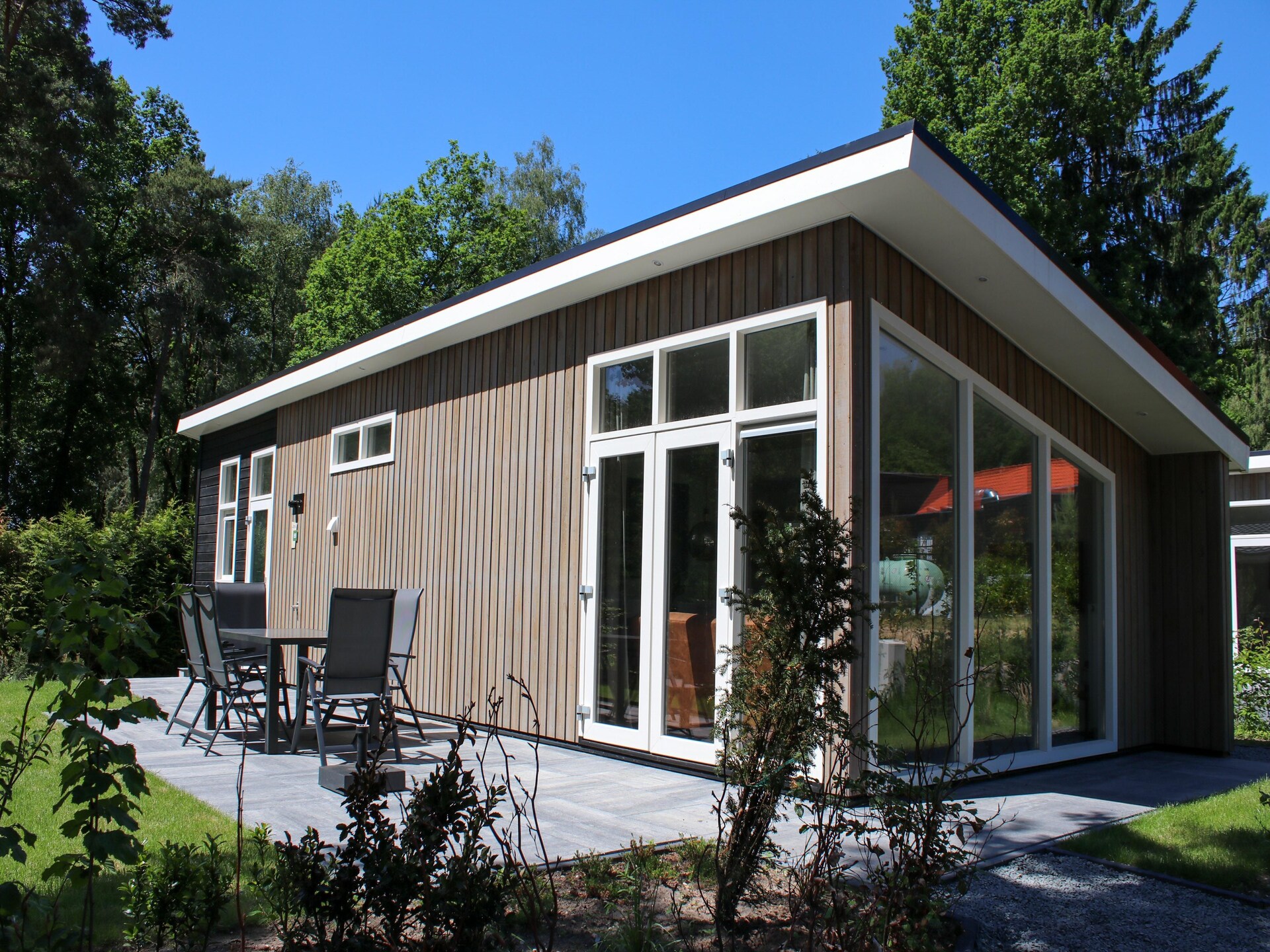 Gezinsvriendelijk chalet met uitzicht op speeltuin in Hoenderloo - foto 6