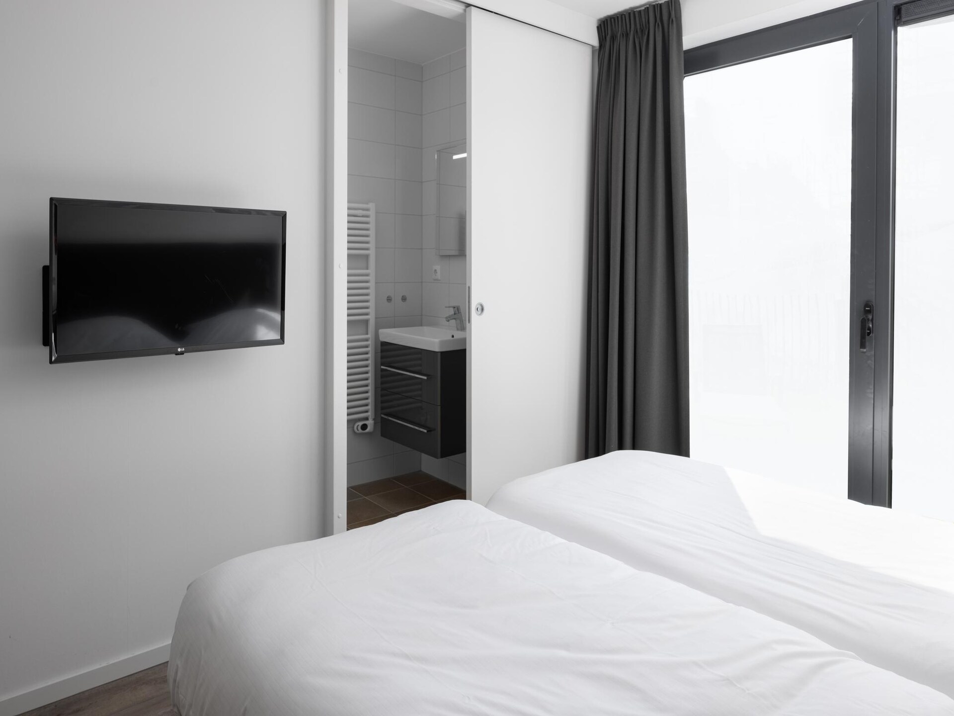 Luxe watervilla met sauna aan het Veerse Meer in Wolphaartsdijk - foto 7