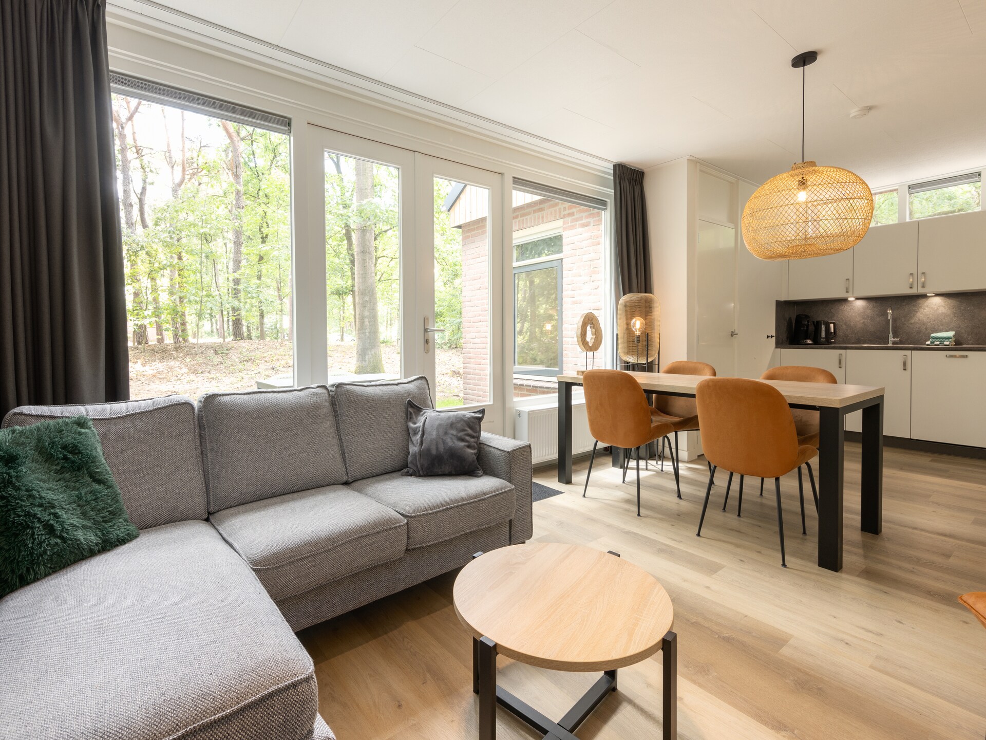 Vrijstaande bungalow aan de rand van het bos op rustig vakantiepark in De Peel - foto 9