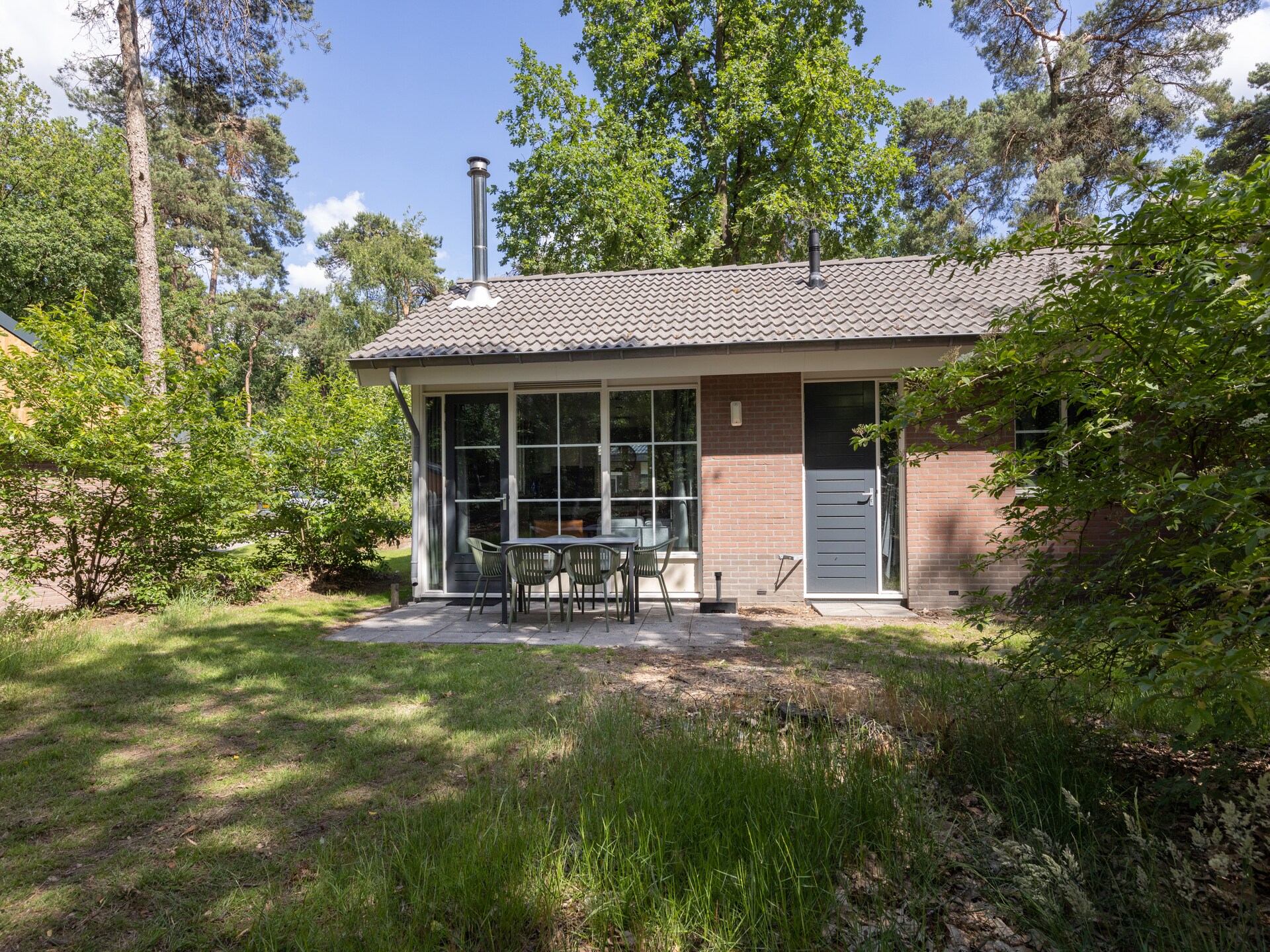 Rustige gelijkvloerse bungalow aan bosrand in autovrij Park De Peel - foto 12