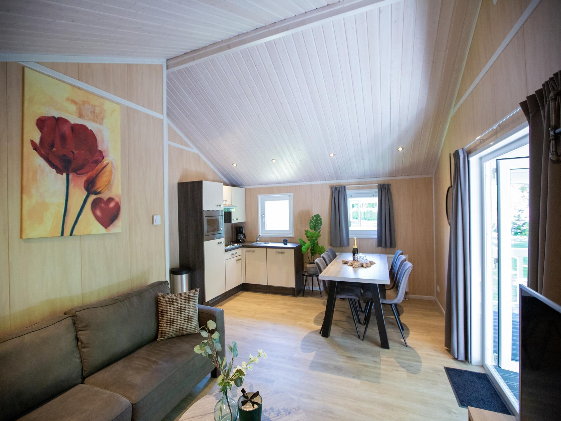 Charmante vrijstaande lodge op vakantiepark in groene omgeving Oirschot - foto 4