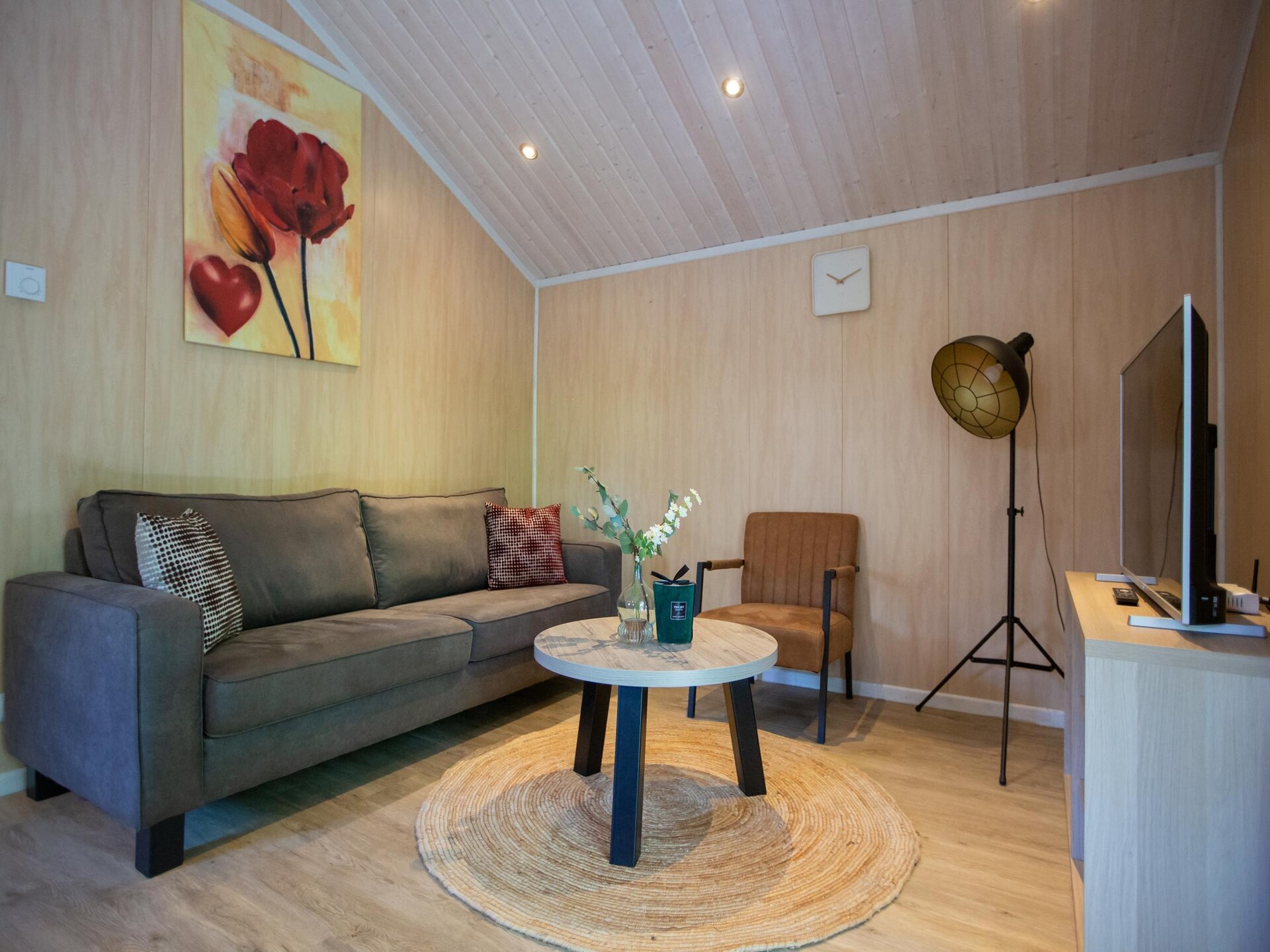 Charmante vrijstaande lodge op vakantiepark in groene omgeving Oirschot - foto 2