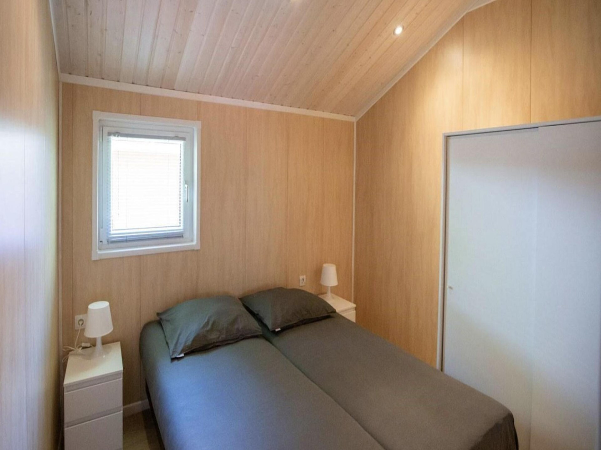 Charmante vrijstaande lodge op vakantiepark in groene omgeving Oirschot - foto 9