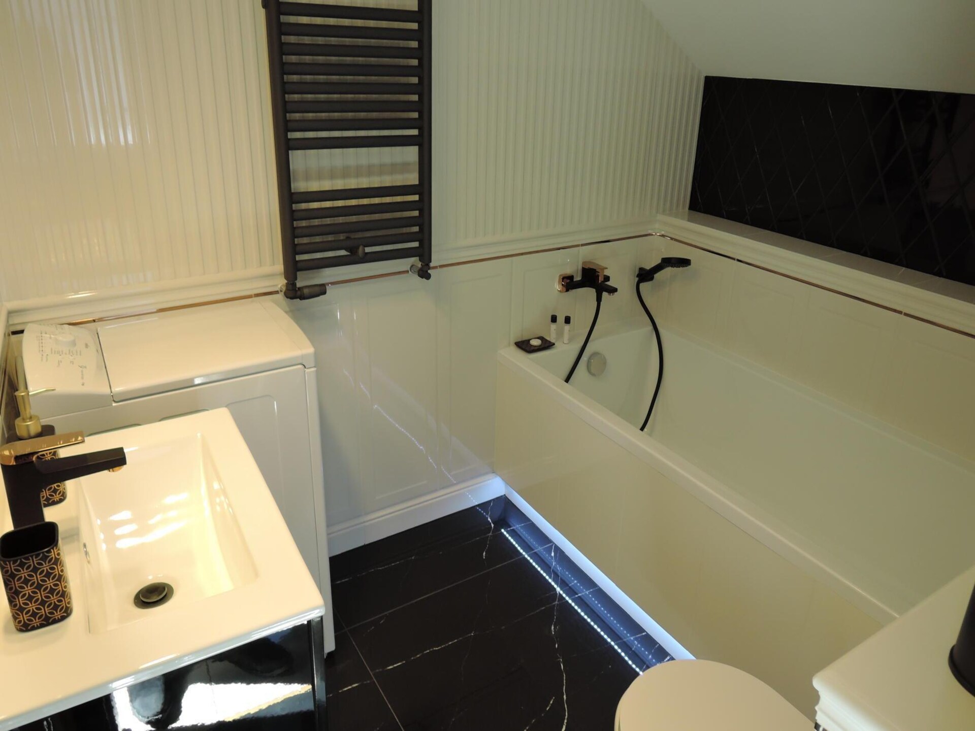 Op 650 m van zee: Modern vakantiehuis voor 8 personen in Miedzyzdroje - foto 11