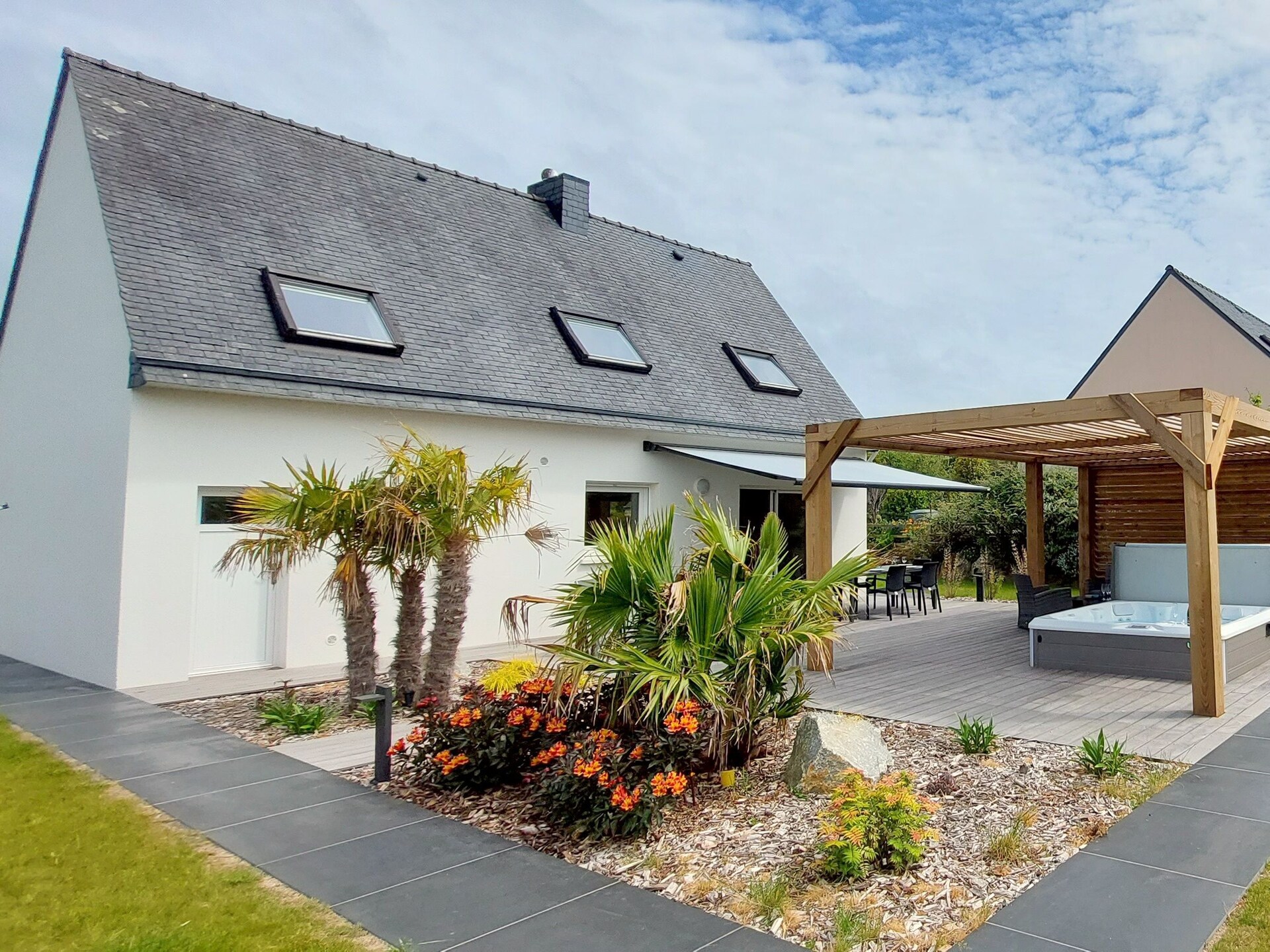 Op 950 m van zee: Modern vakantiehuis met jacuzzi in Plouarzel - foto 1